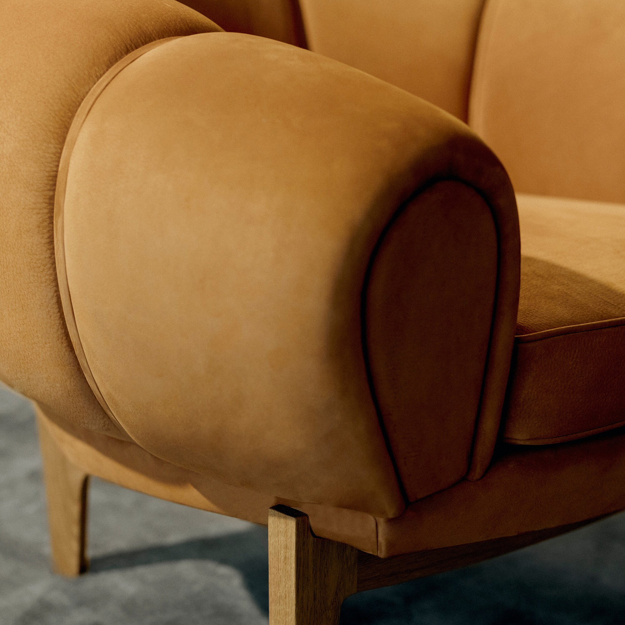 Croissant Lounge Chair Leather