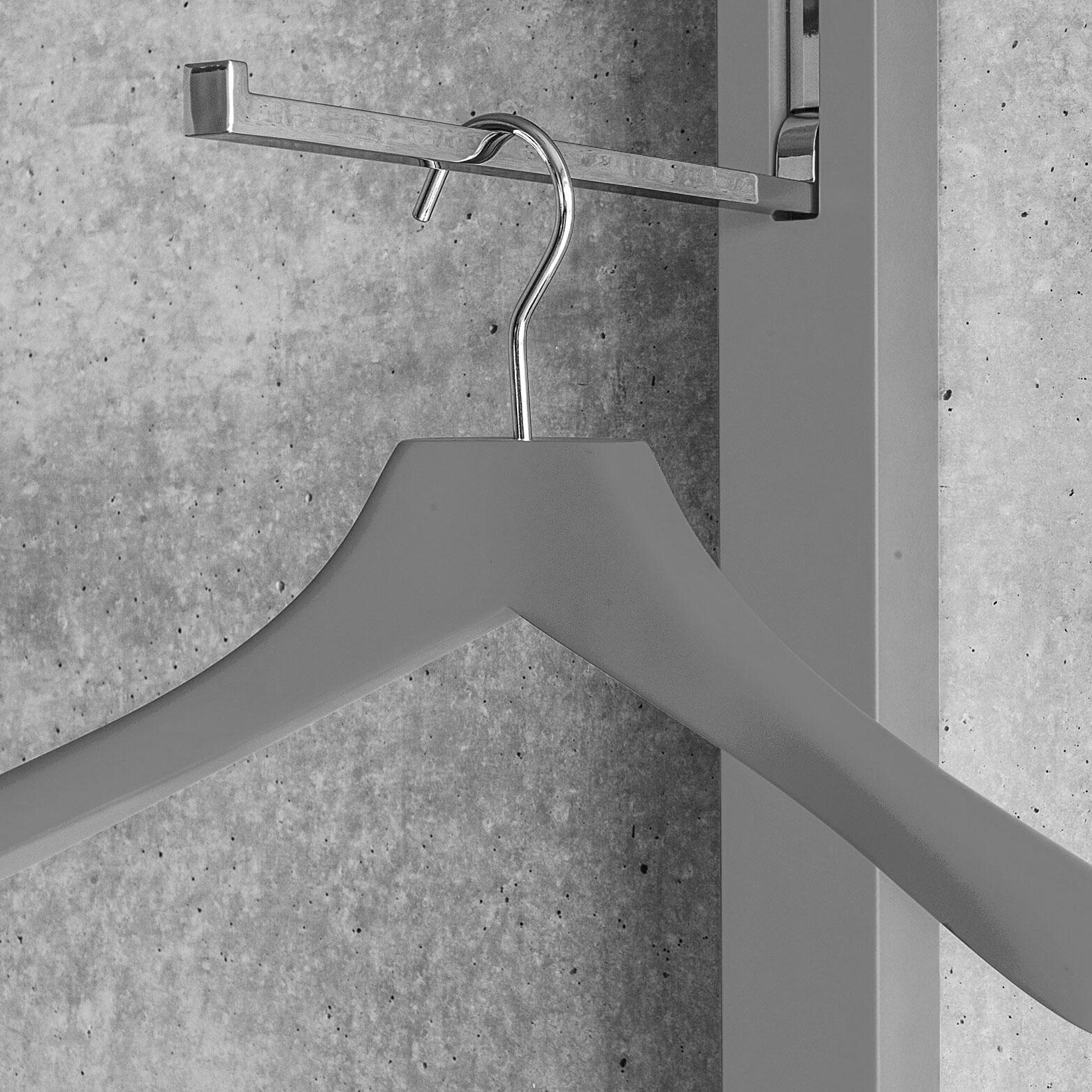 0112 Coat Hanger Set Of 4