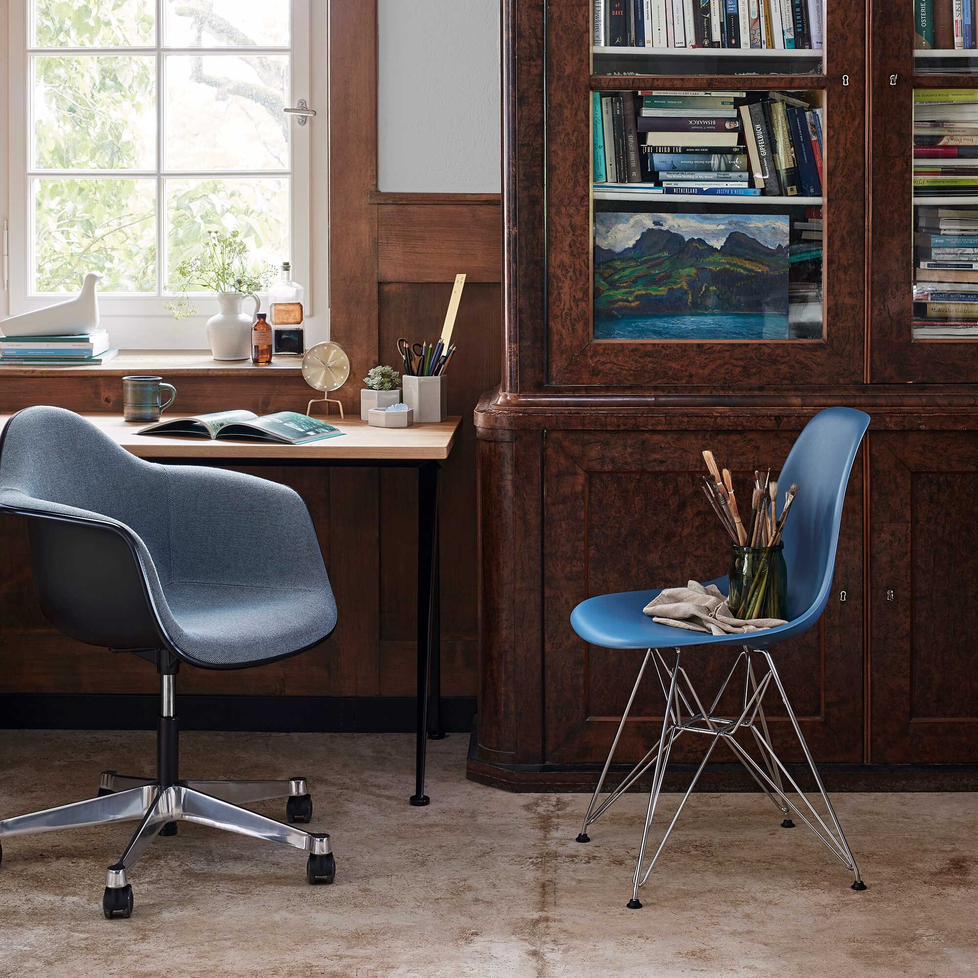 Eames Plastic Side Chair DSR Chromed Base