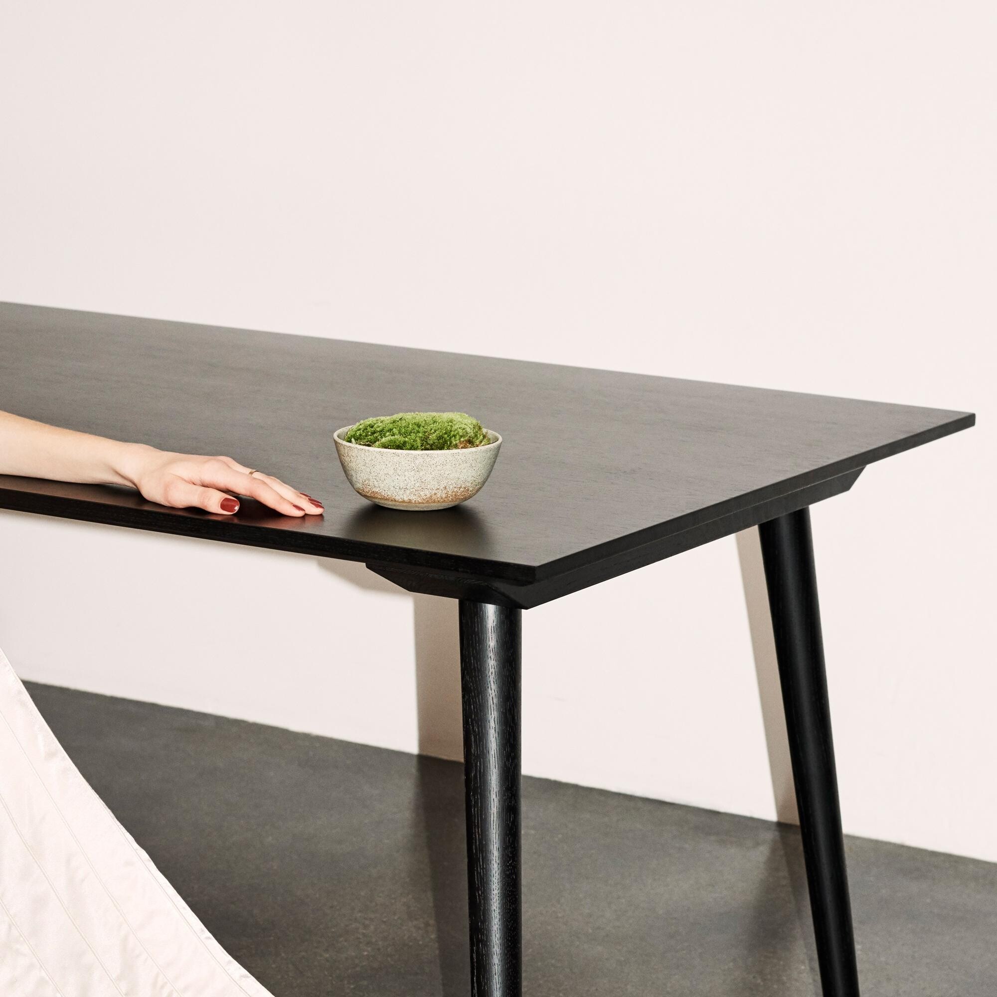 In Between SK5 Dining Table