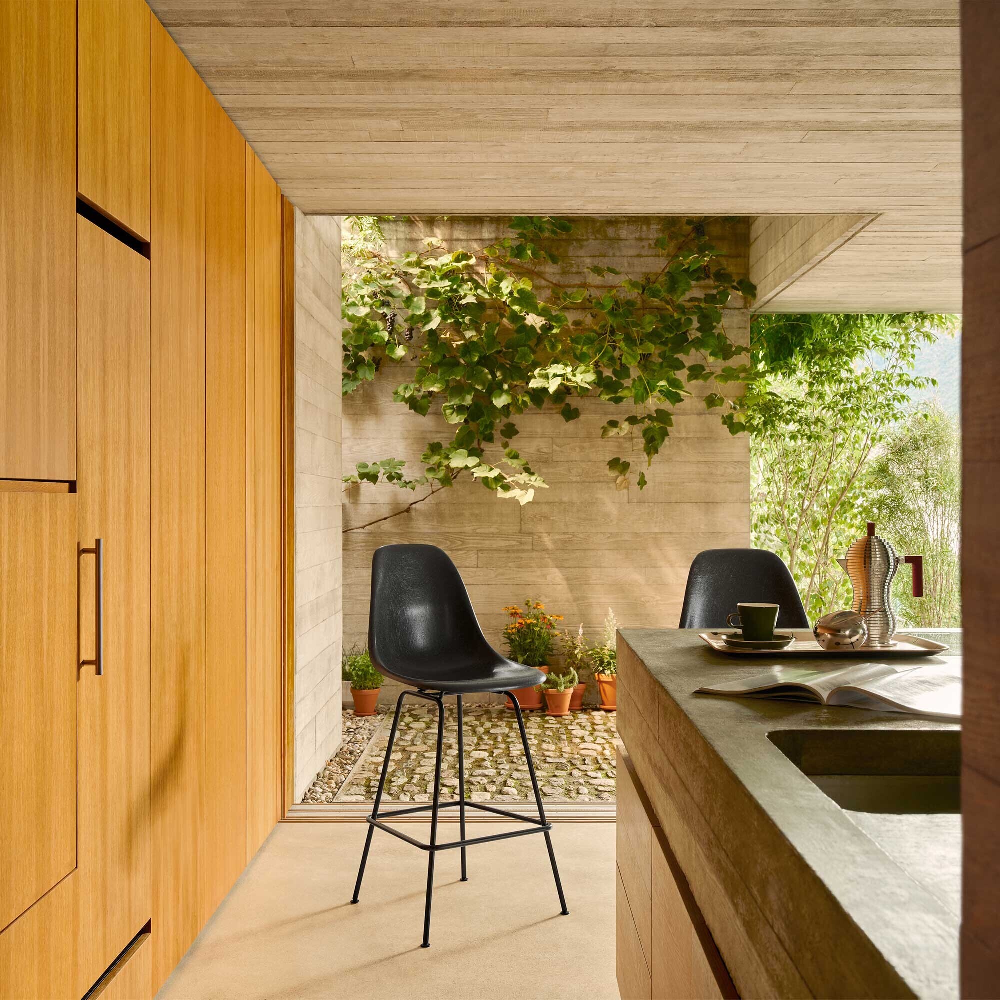 Eames Fiberglass Bar Chair Medium Basic Dark