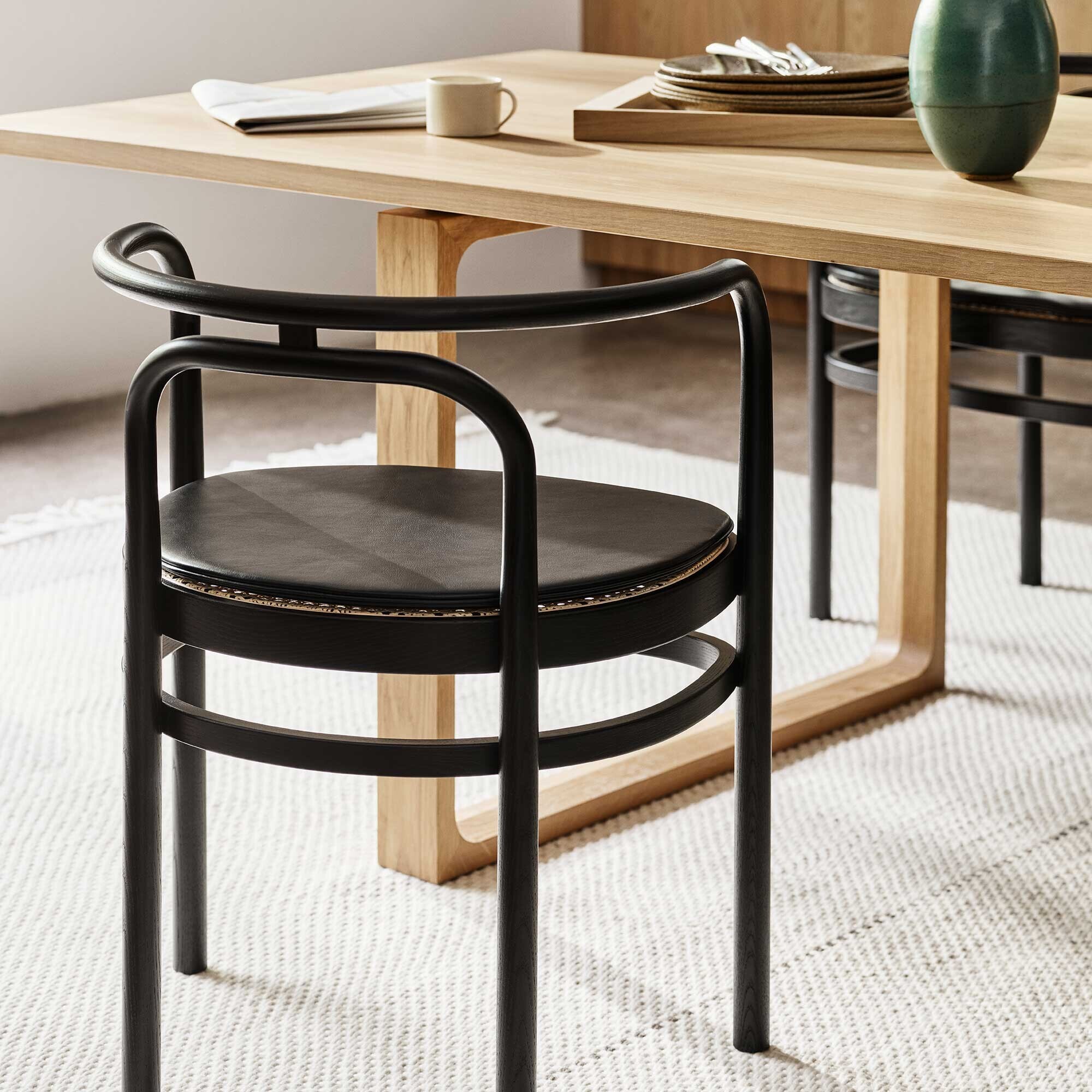 Anniversary Edition 2022 Essay™ CM27 Table 272x100x72cm