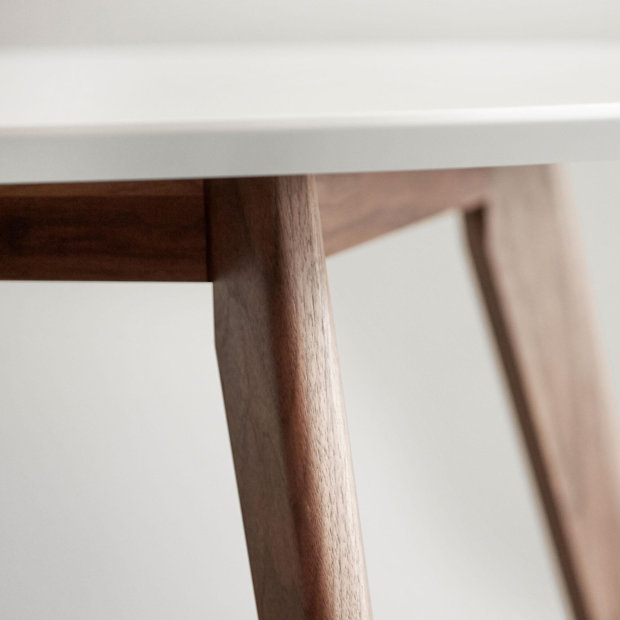 DK10 Dining Table Extentable Solid Wood