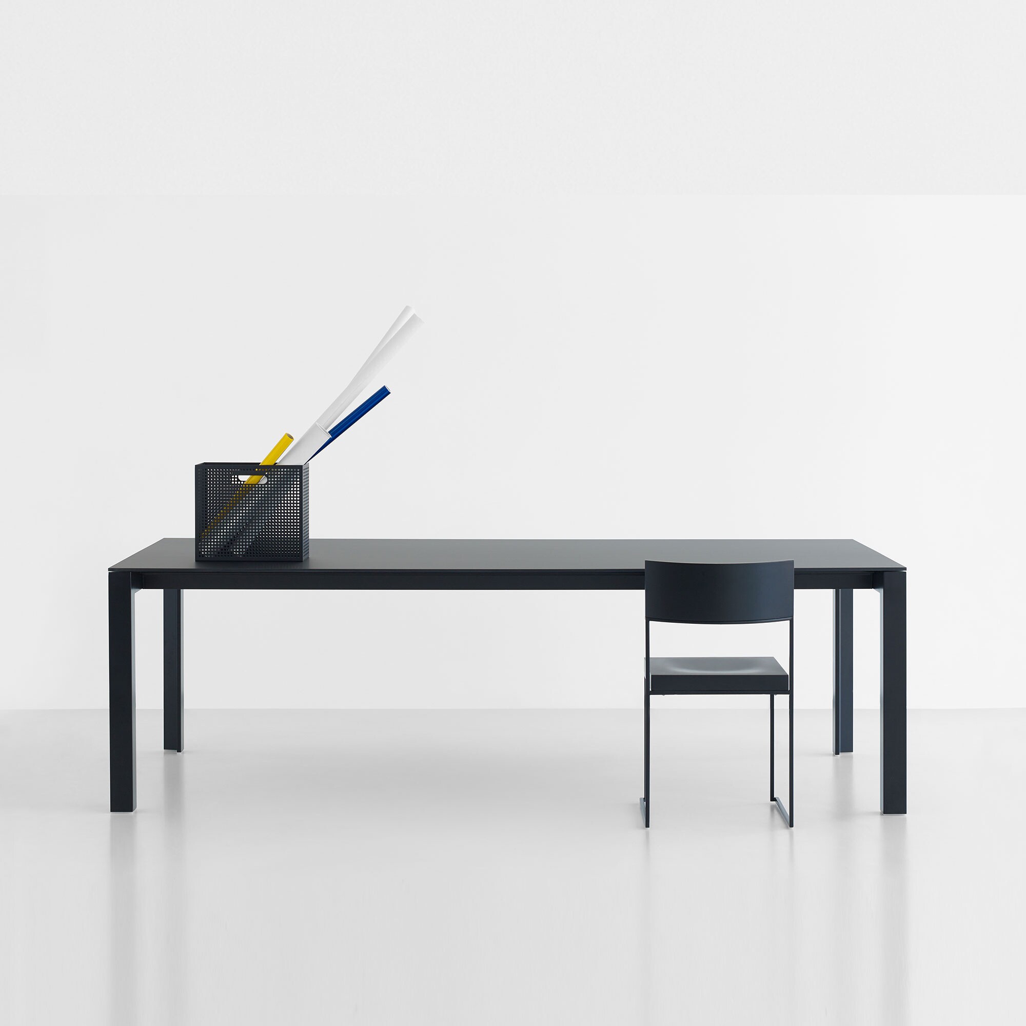 Apta P134 Dining Table Fix