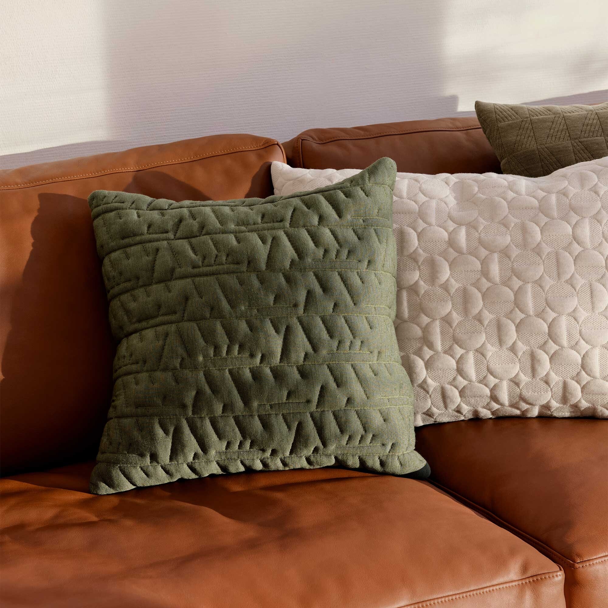 AJ Cushion Trapeze 50x50cm