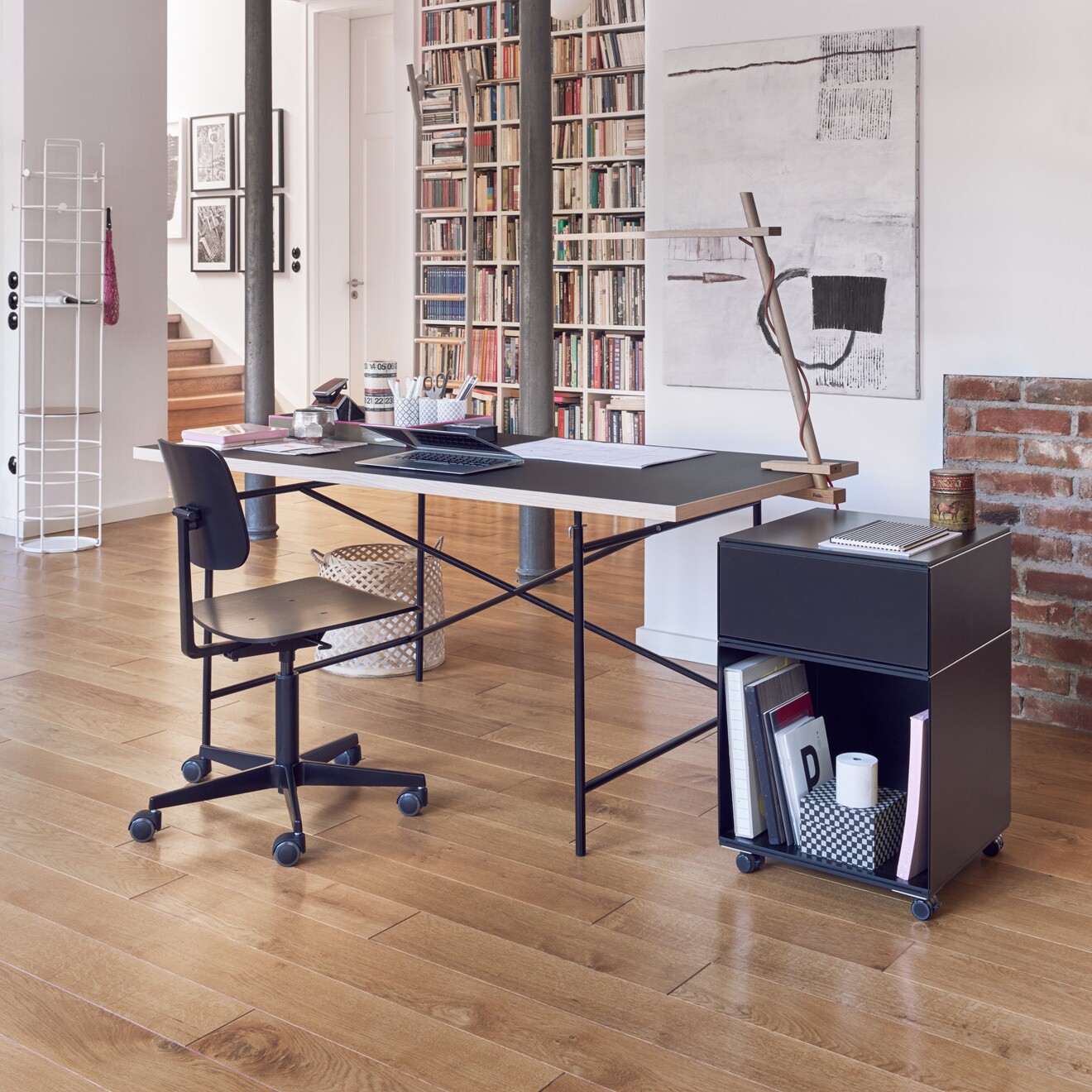 Mr. Square Swivel Chair With Wheels