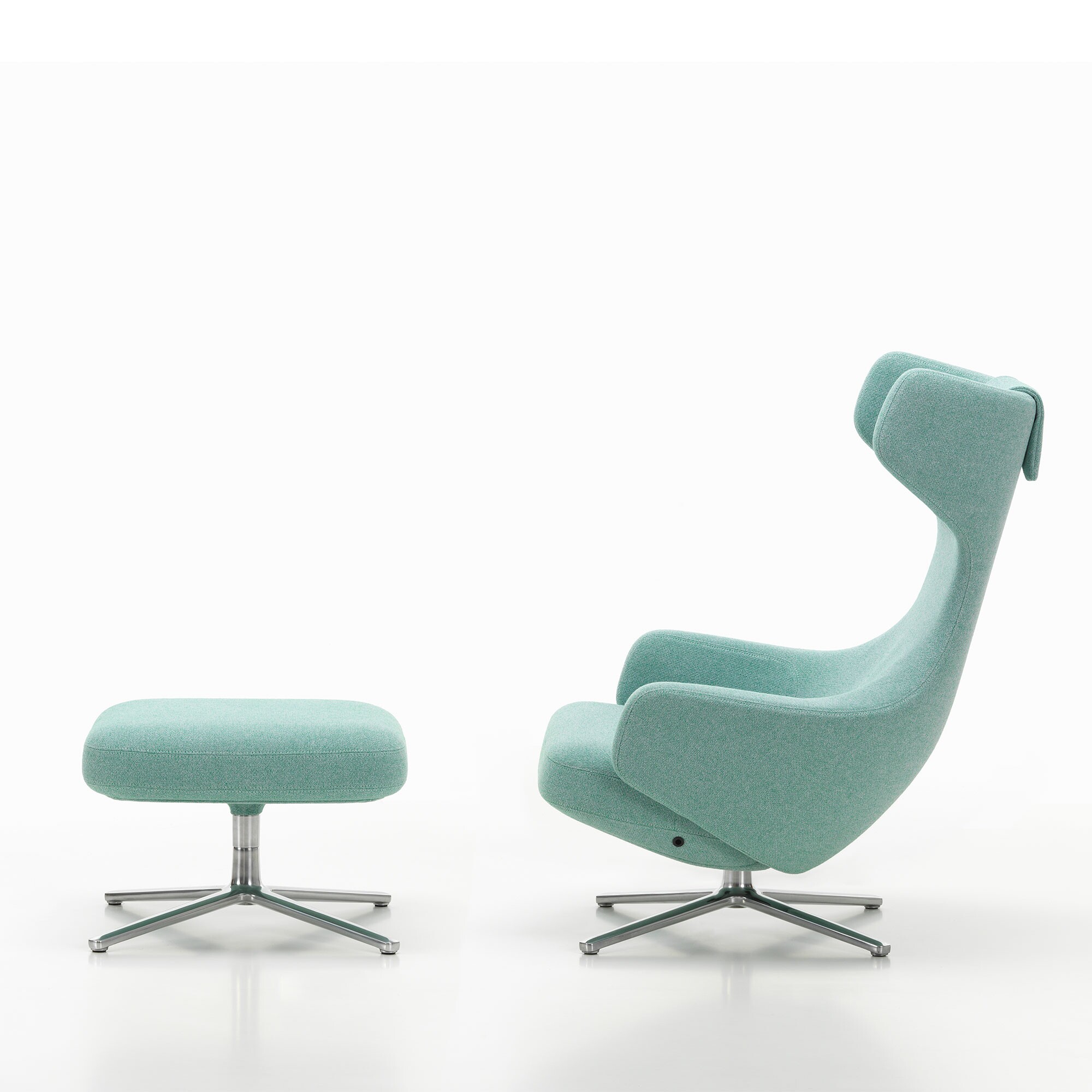 Grand Repos Lounge Chair & Ottoman Fabric