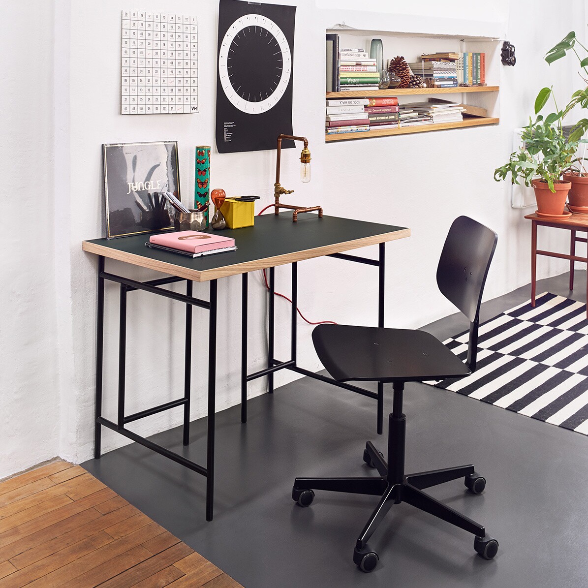 Mr. Square Swivel Chair With Wheels