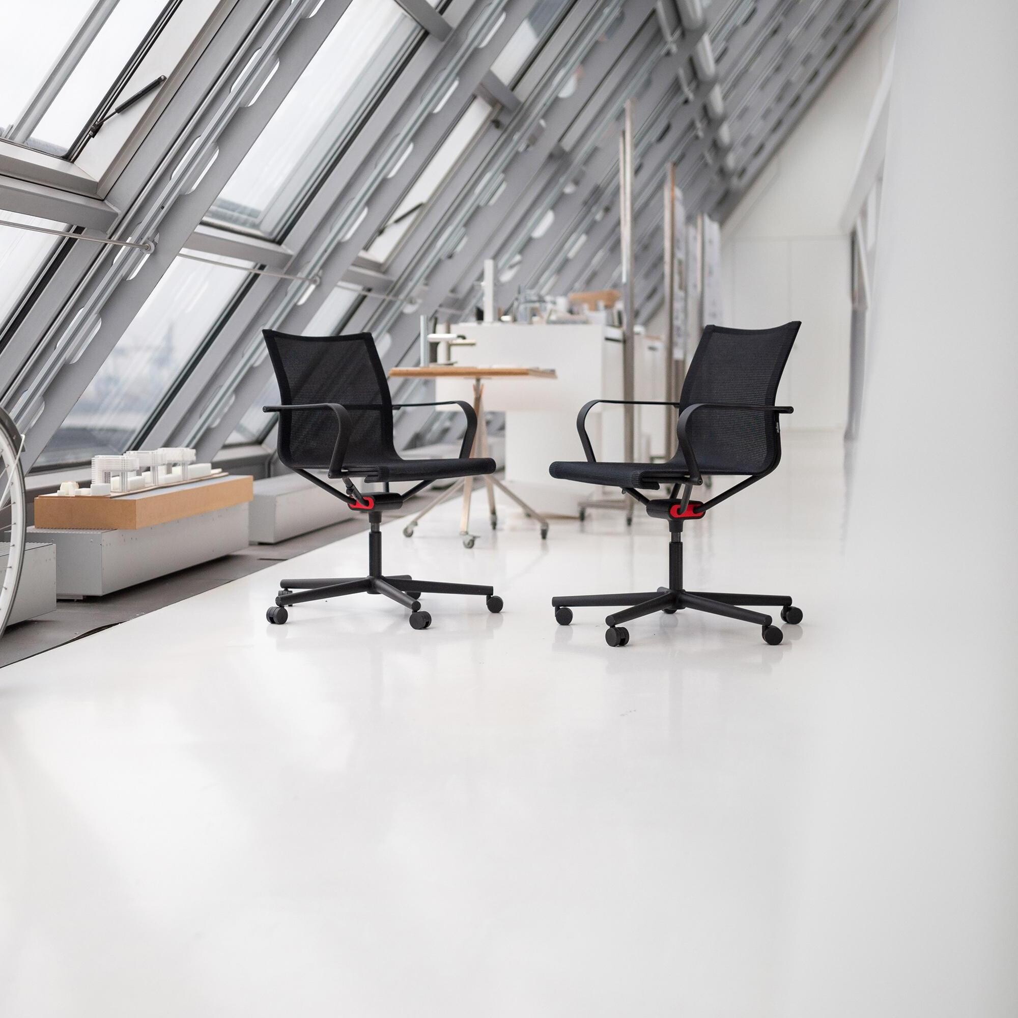 D1 Office Chair with Armrests & Castors Frame