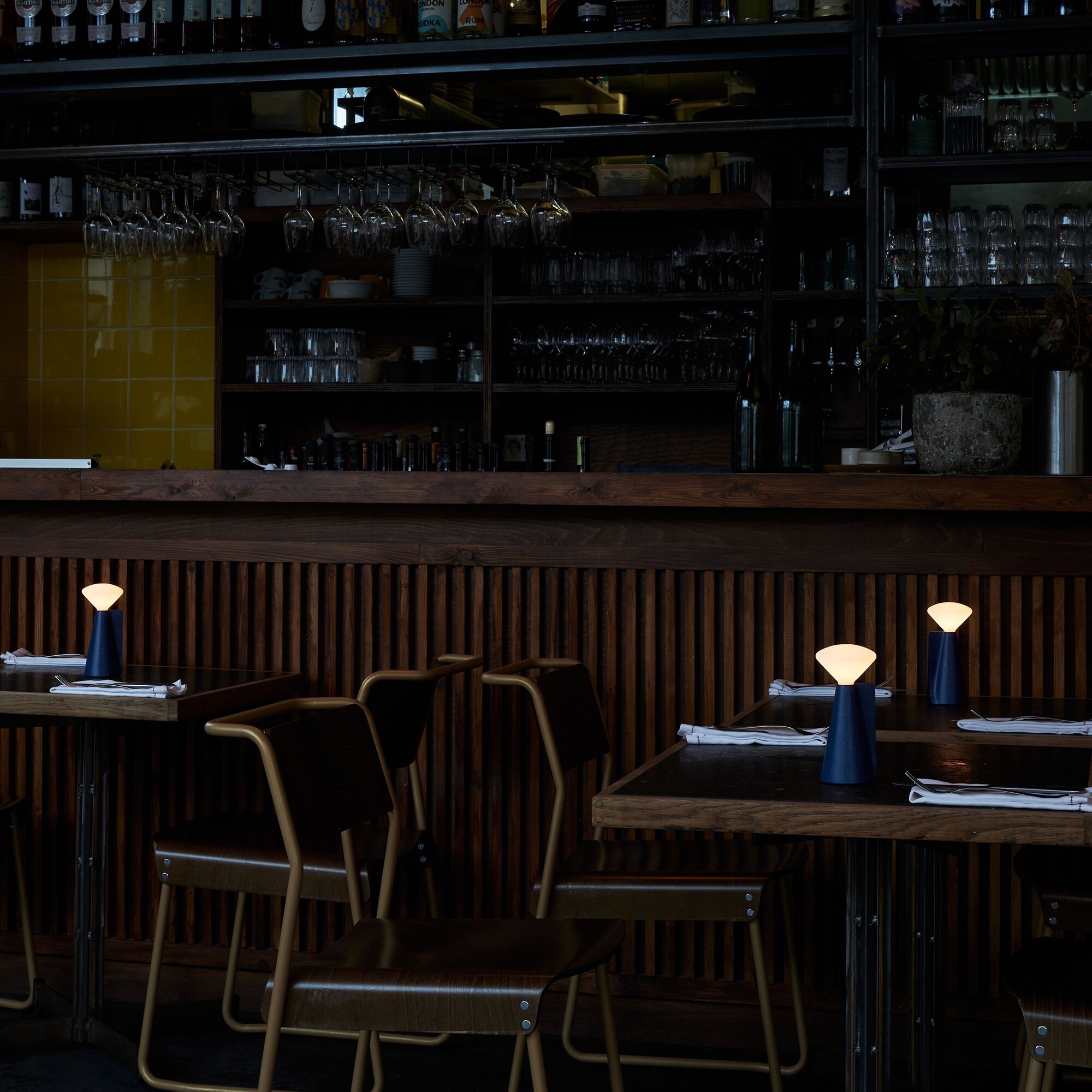 Mantle Portable LED Lamp with Battery