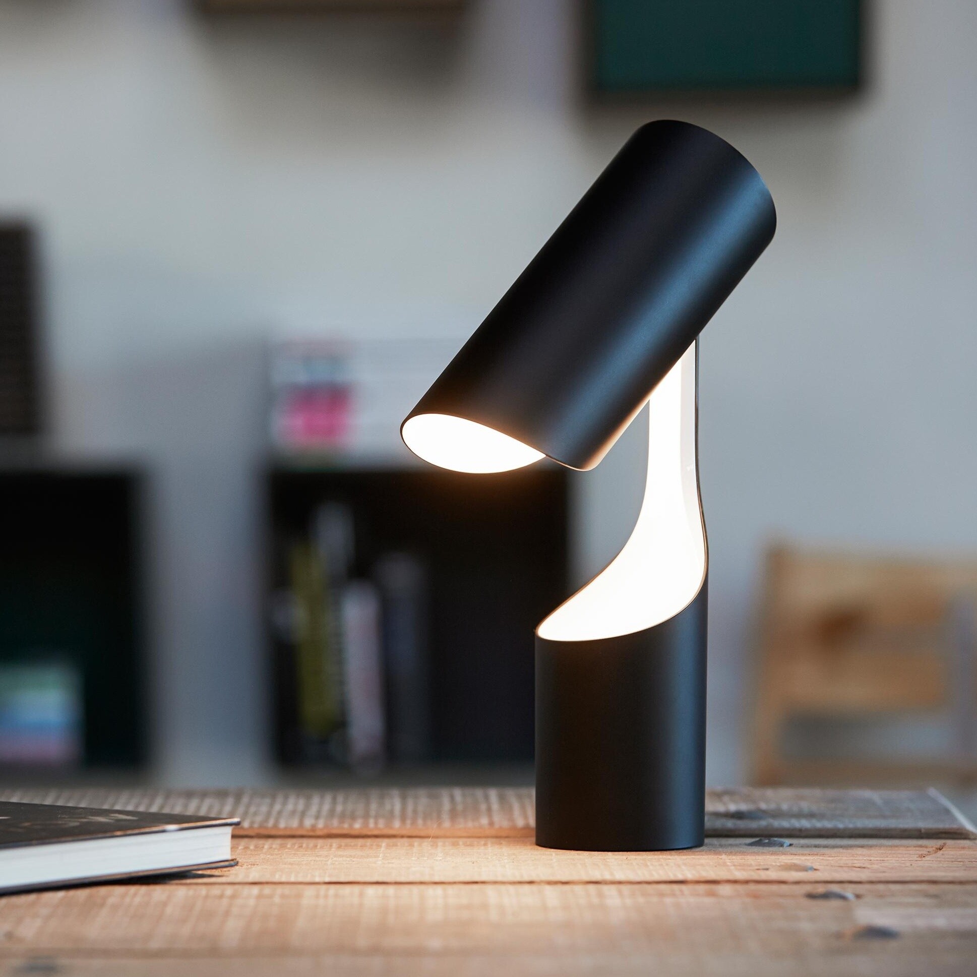 Mutatio 353 Table Lamp