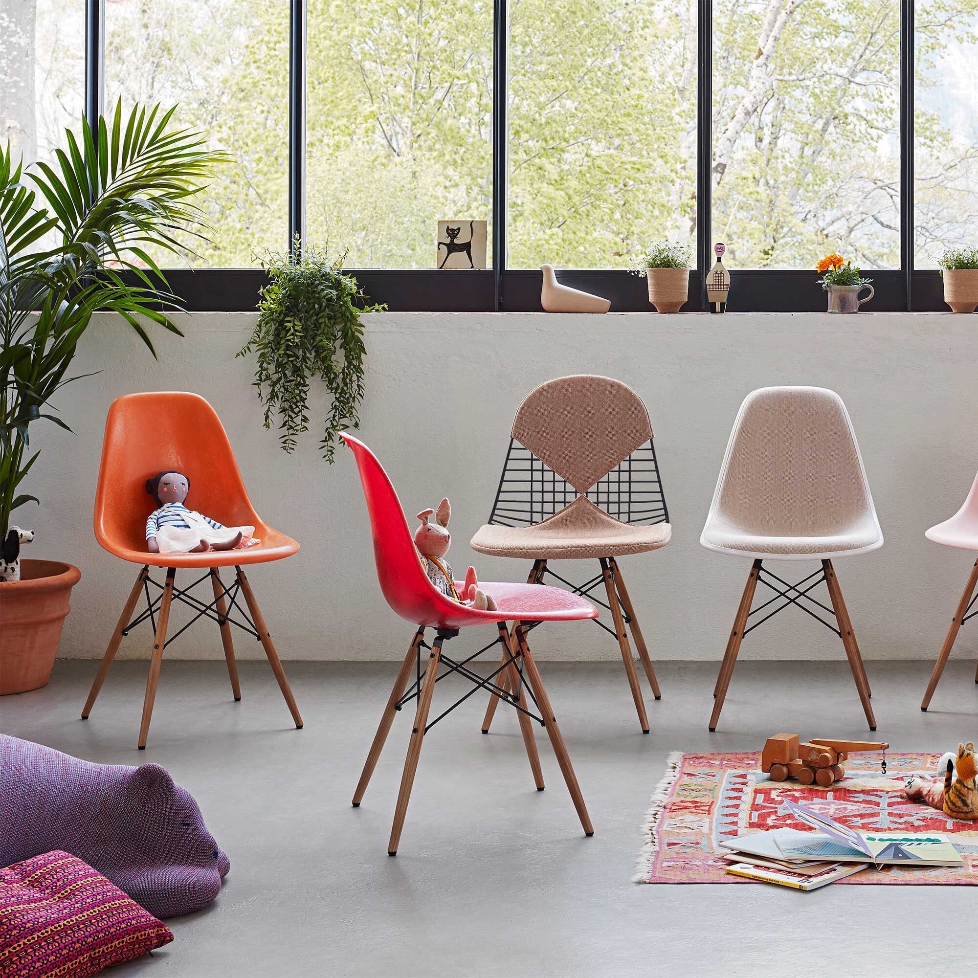 Eames Plastic Side Chair DSW RE Ash Base