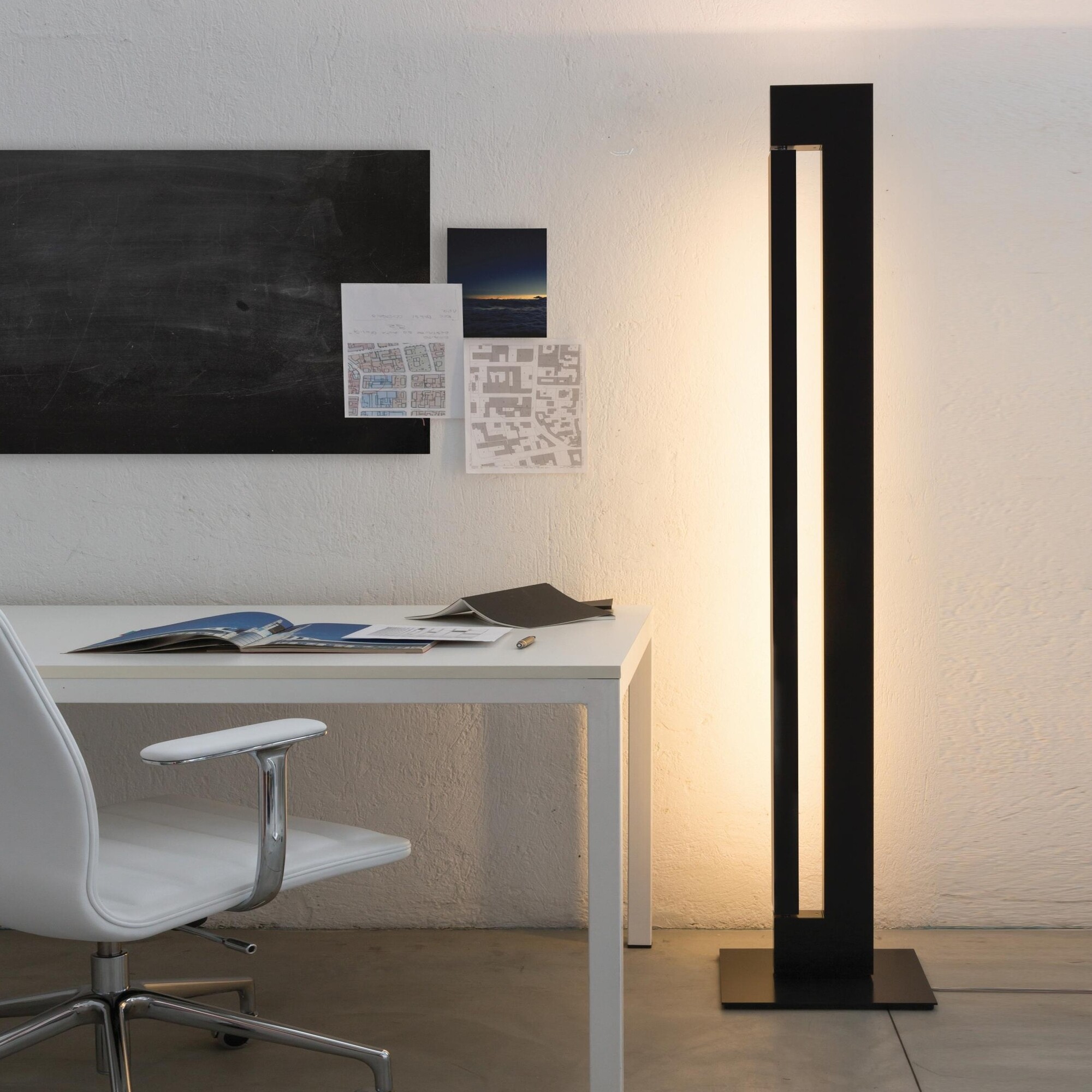 Ara LED Floor Lamp