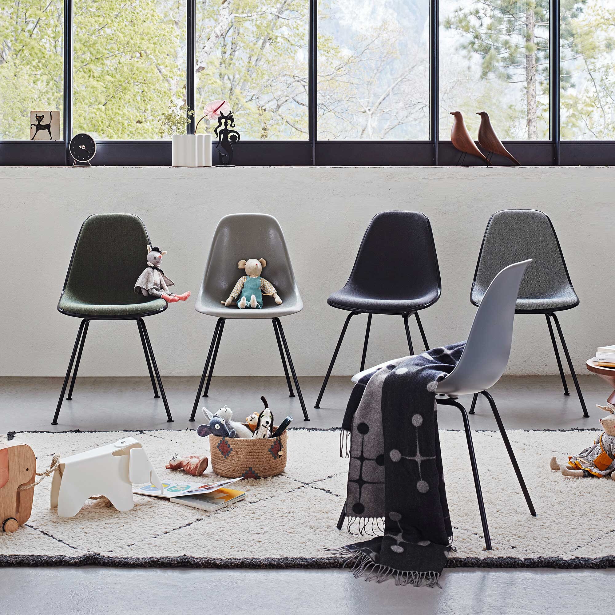 Eames Plastic Side Chair DSX RE Black Base