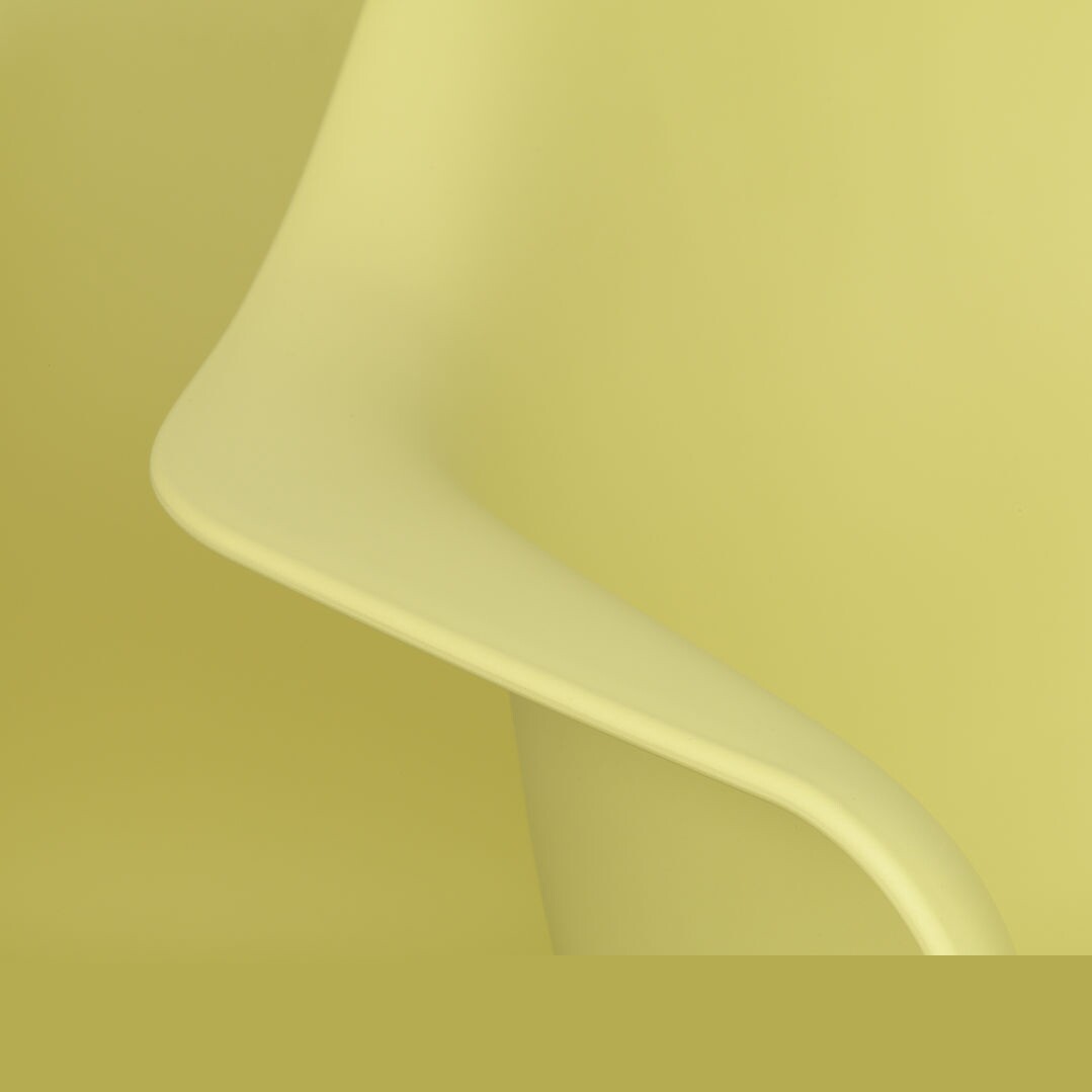 Eames Plastic Armchair DAW RE Black Maple Base