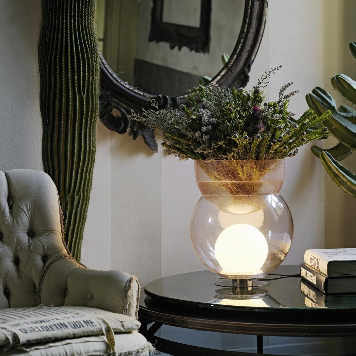 Giova Table Lamp with Flower Vase