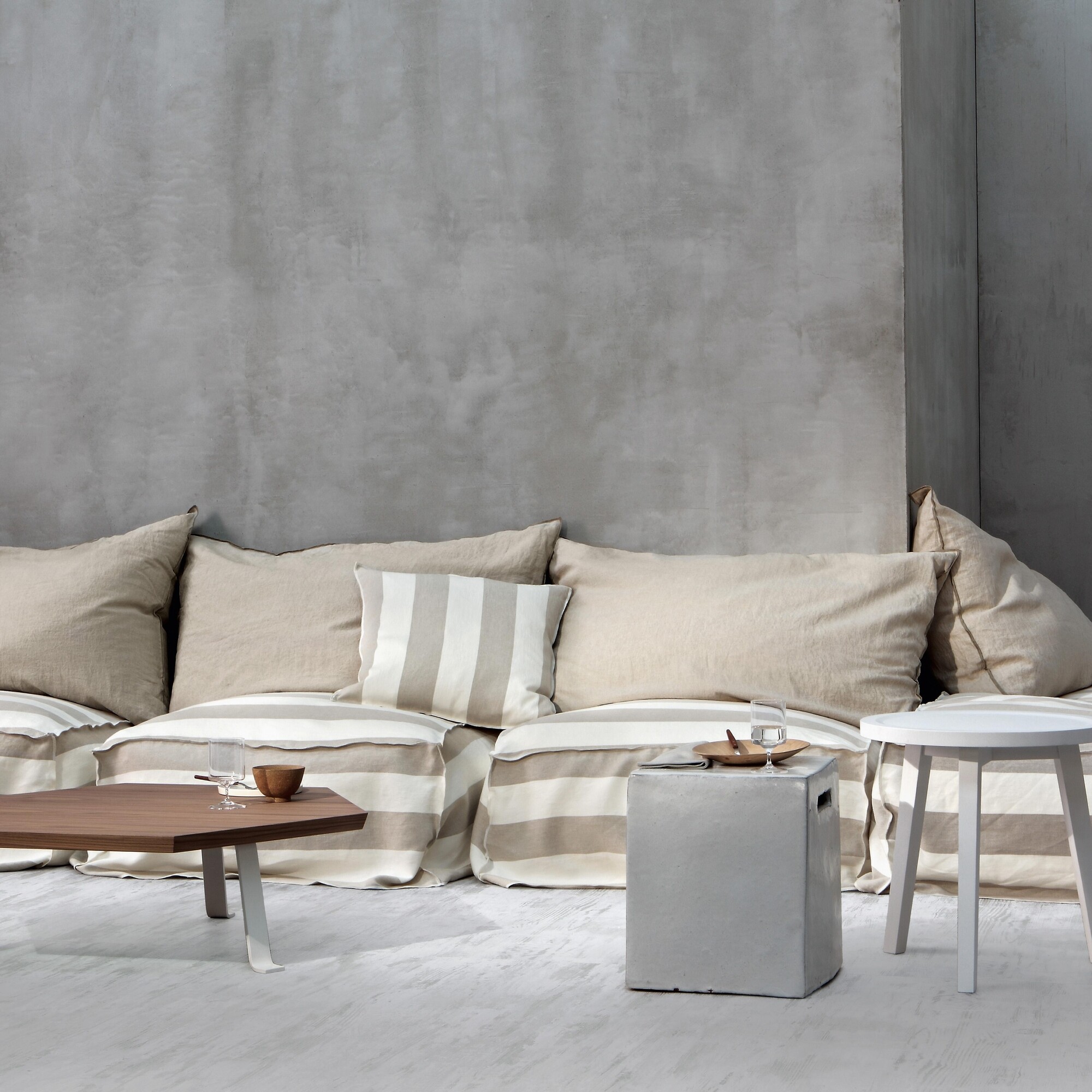 Ghost 08 Stool / Ottoman