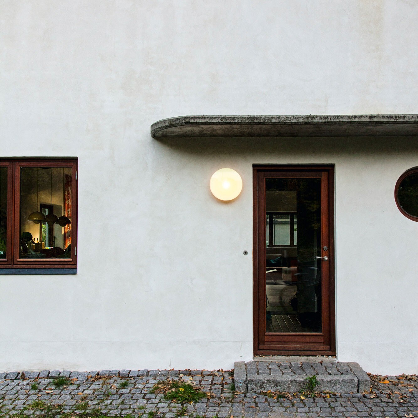 AJ Eklipta Outdoor Wall Lamp