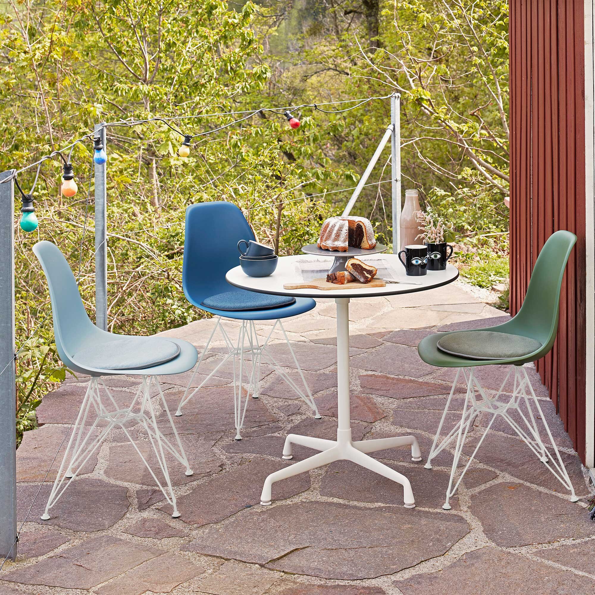 Eames Plastic Side Chair DSR White Base