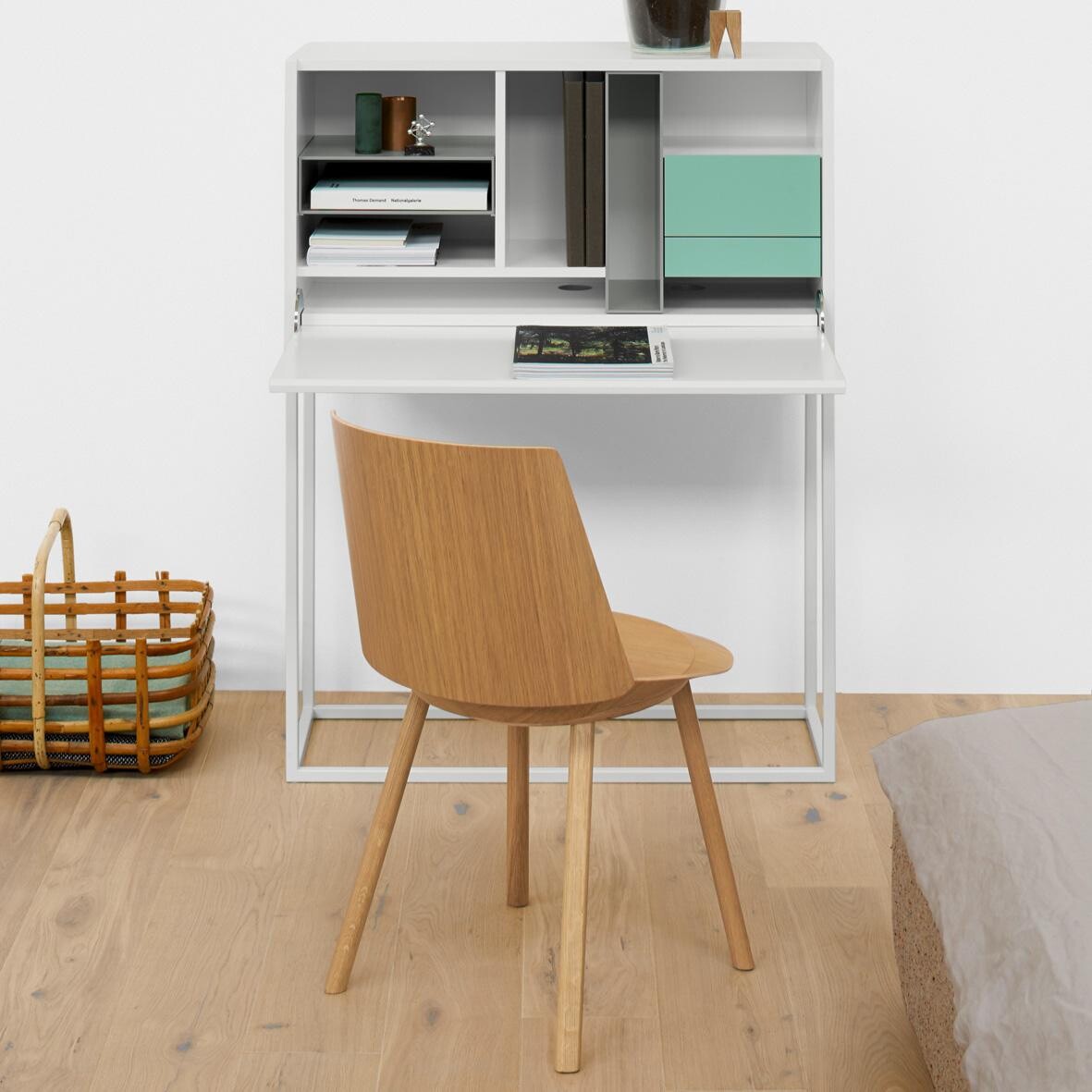 e15 CH04 Houdini Chair