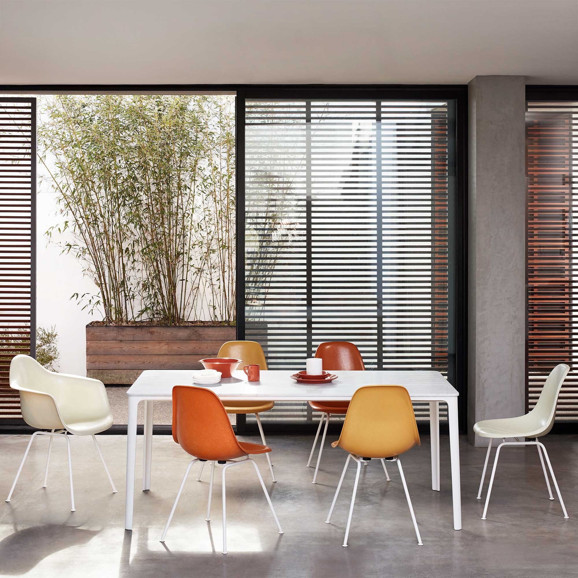 Eames Fiberglass Side Chair DSX White Base