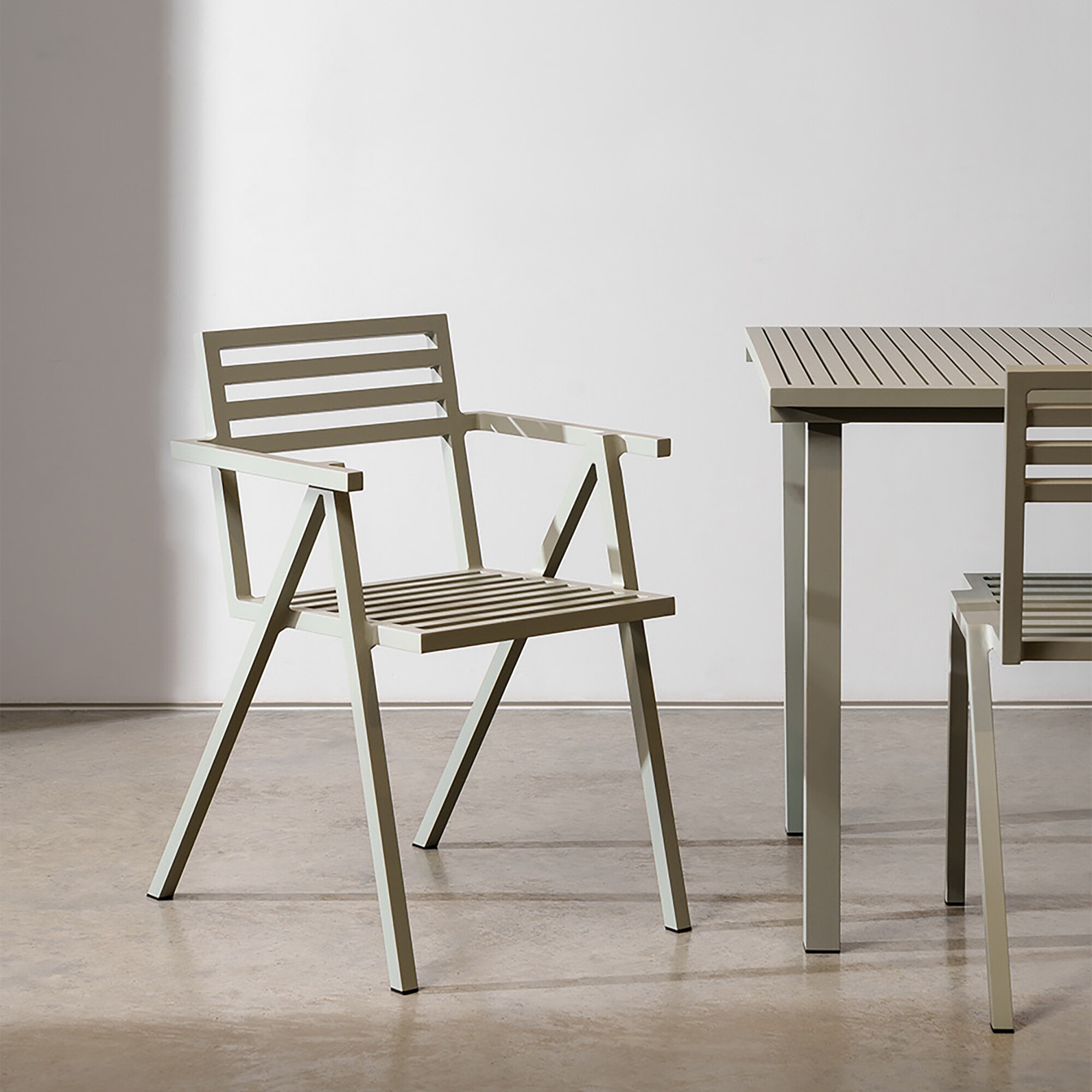 19 Outdoors Stacking Armchair