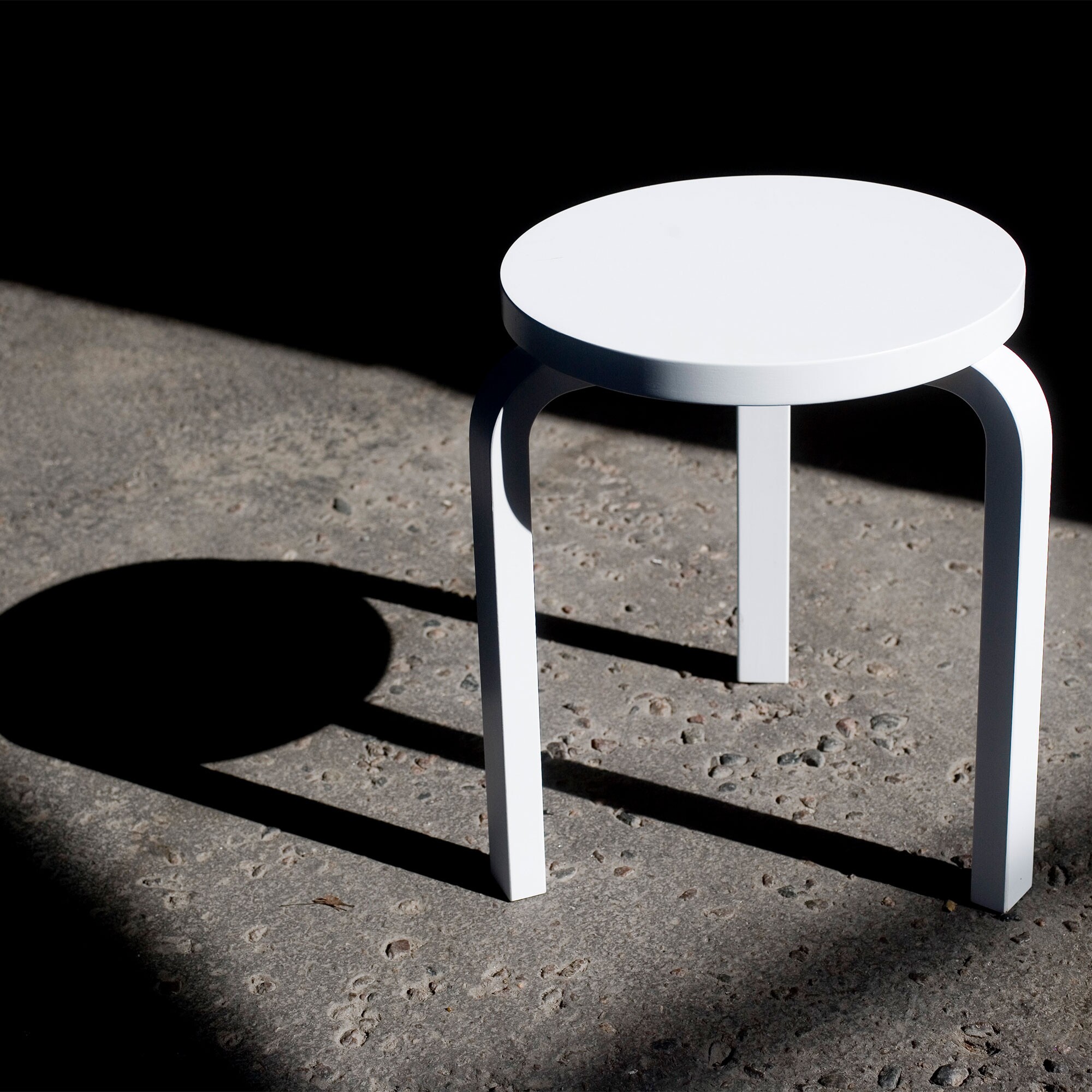 60 Stool Lacquered Base