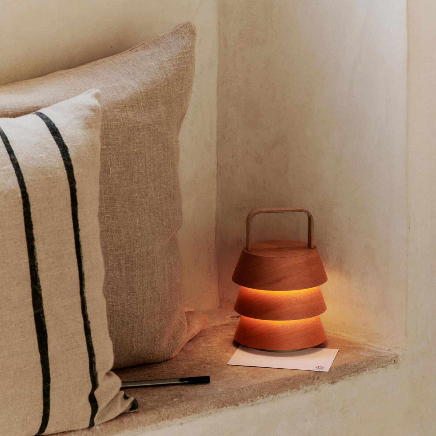 Luver LED Table Lamp with Battery