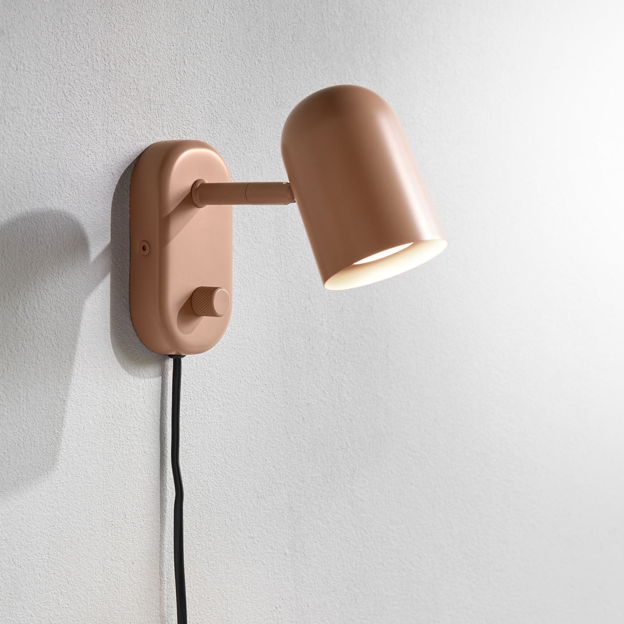 Buddy Wall Lamp