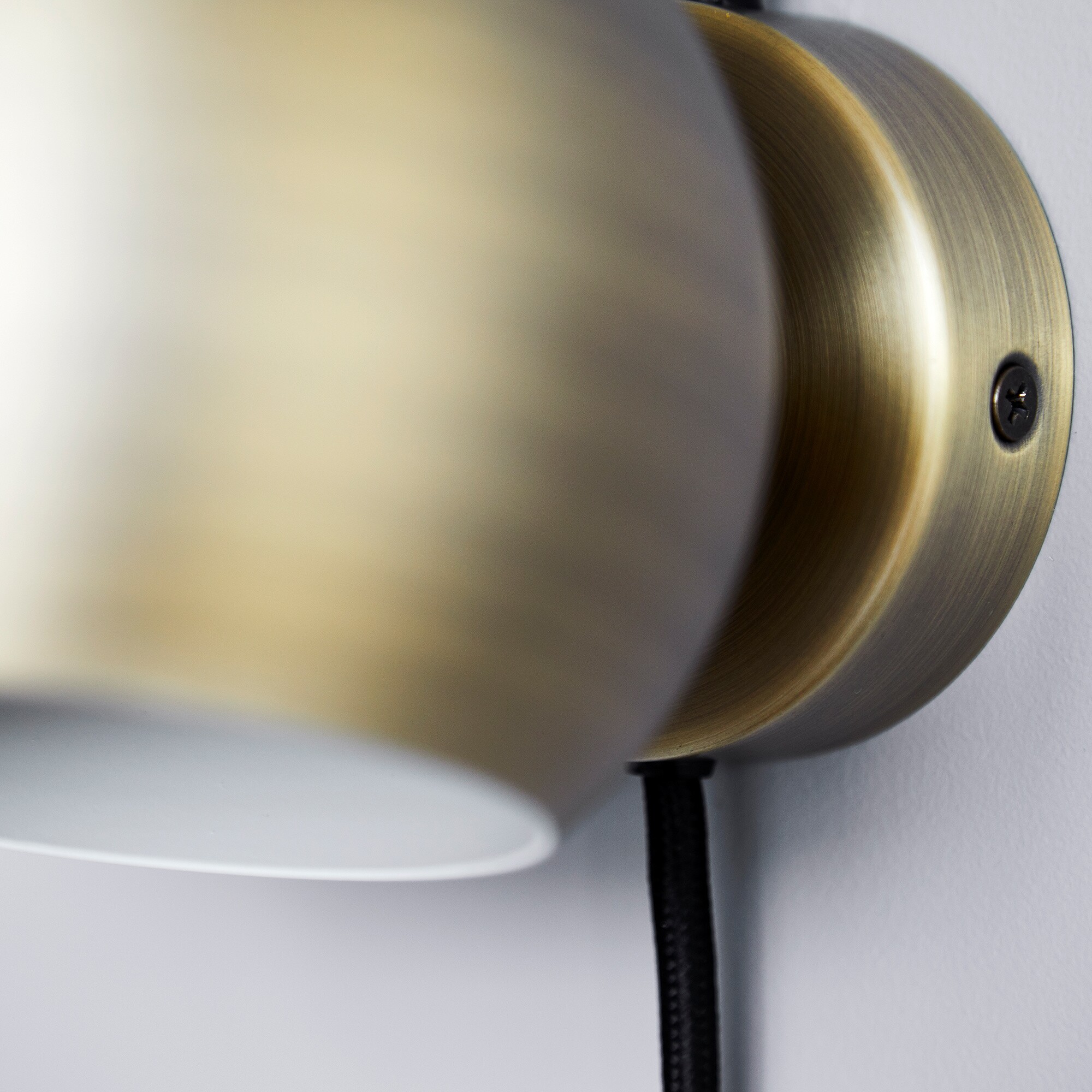 Ball Magnet Wall Lamp Metallic