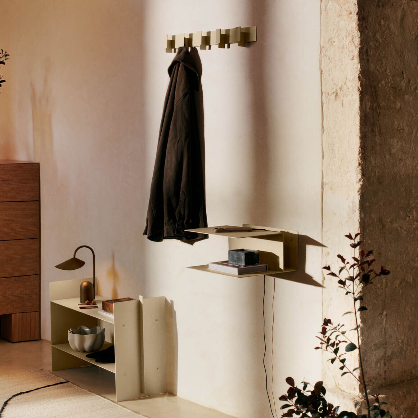 Lager Standing Shelf Low