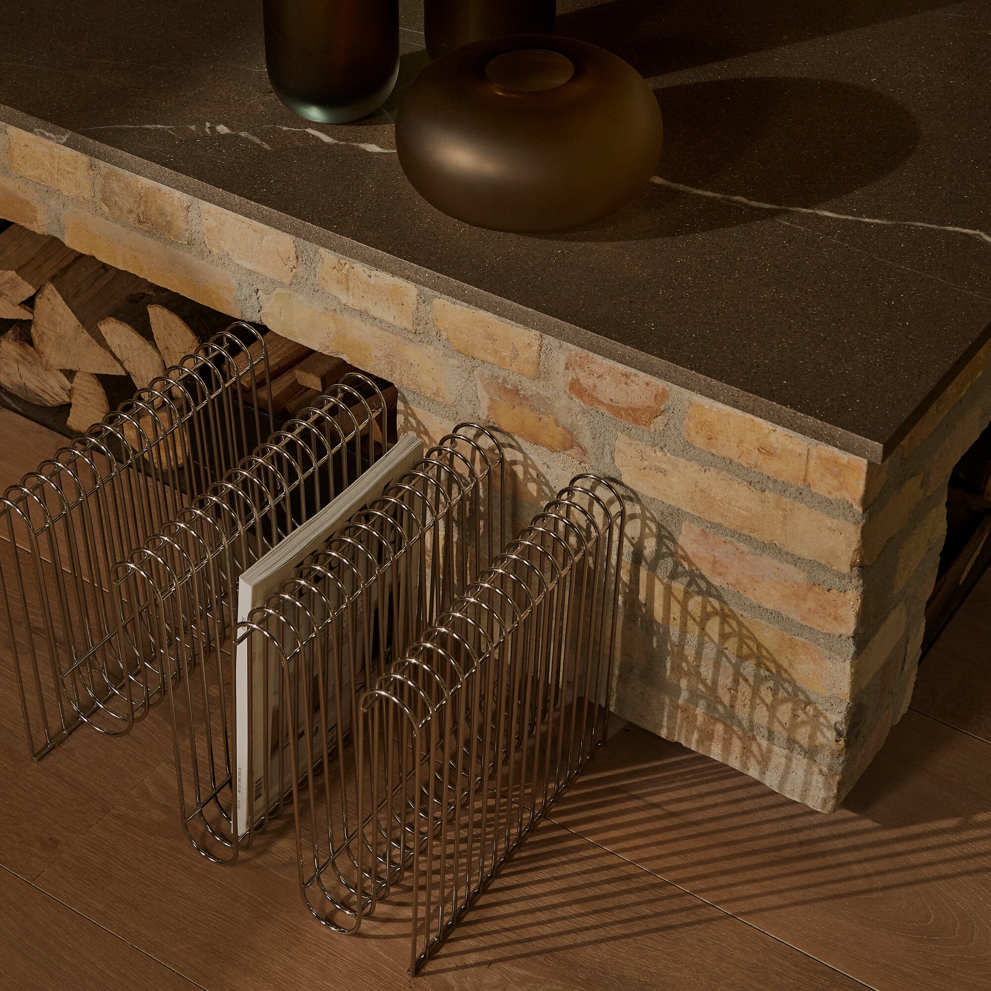 Curva Magazine Stand