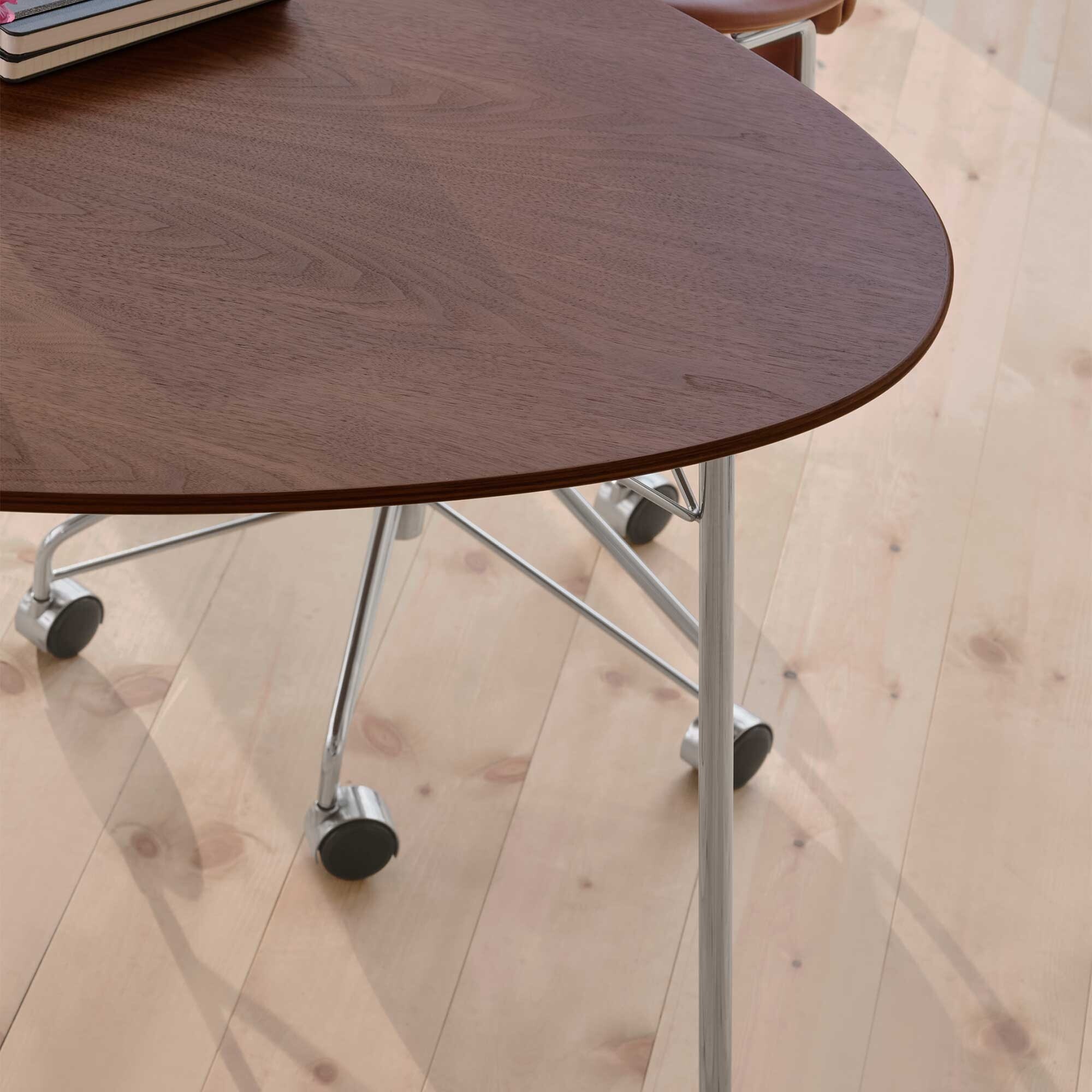 Egg Table 115x84x74cm