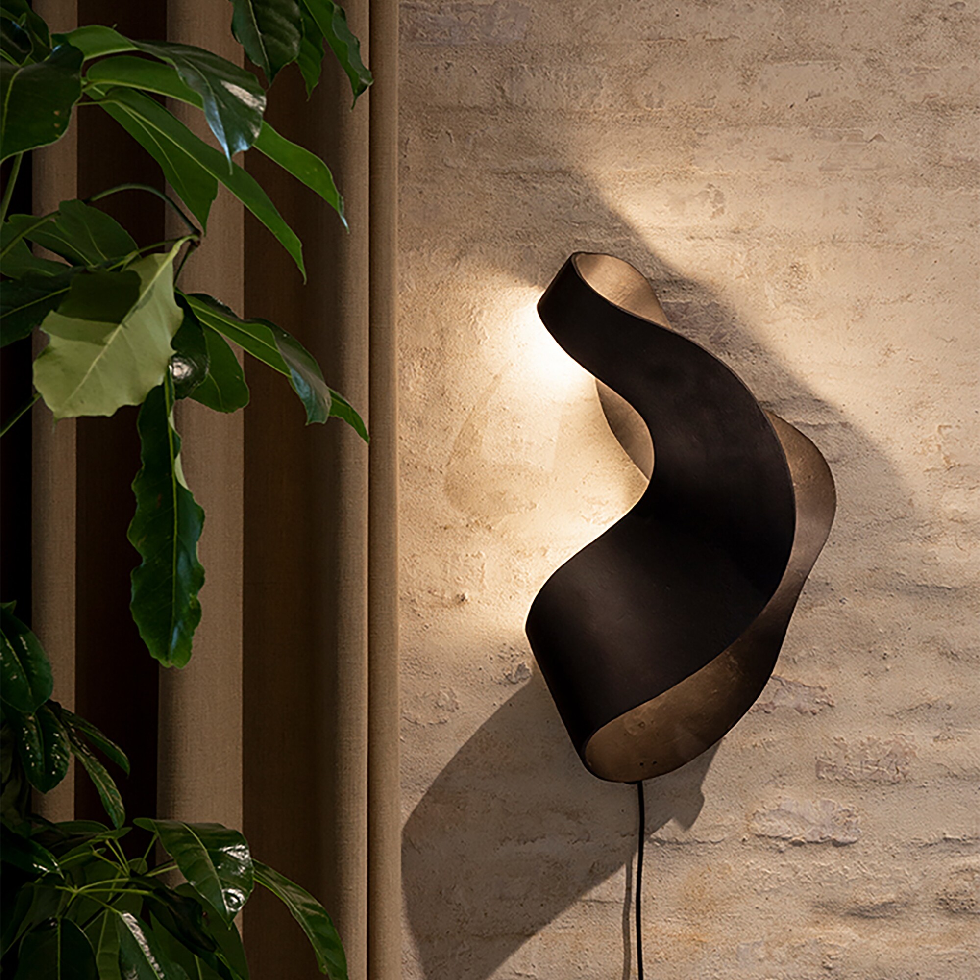 Oyster Wall Lamp
