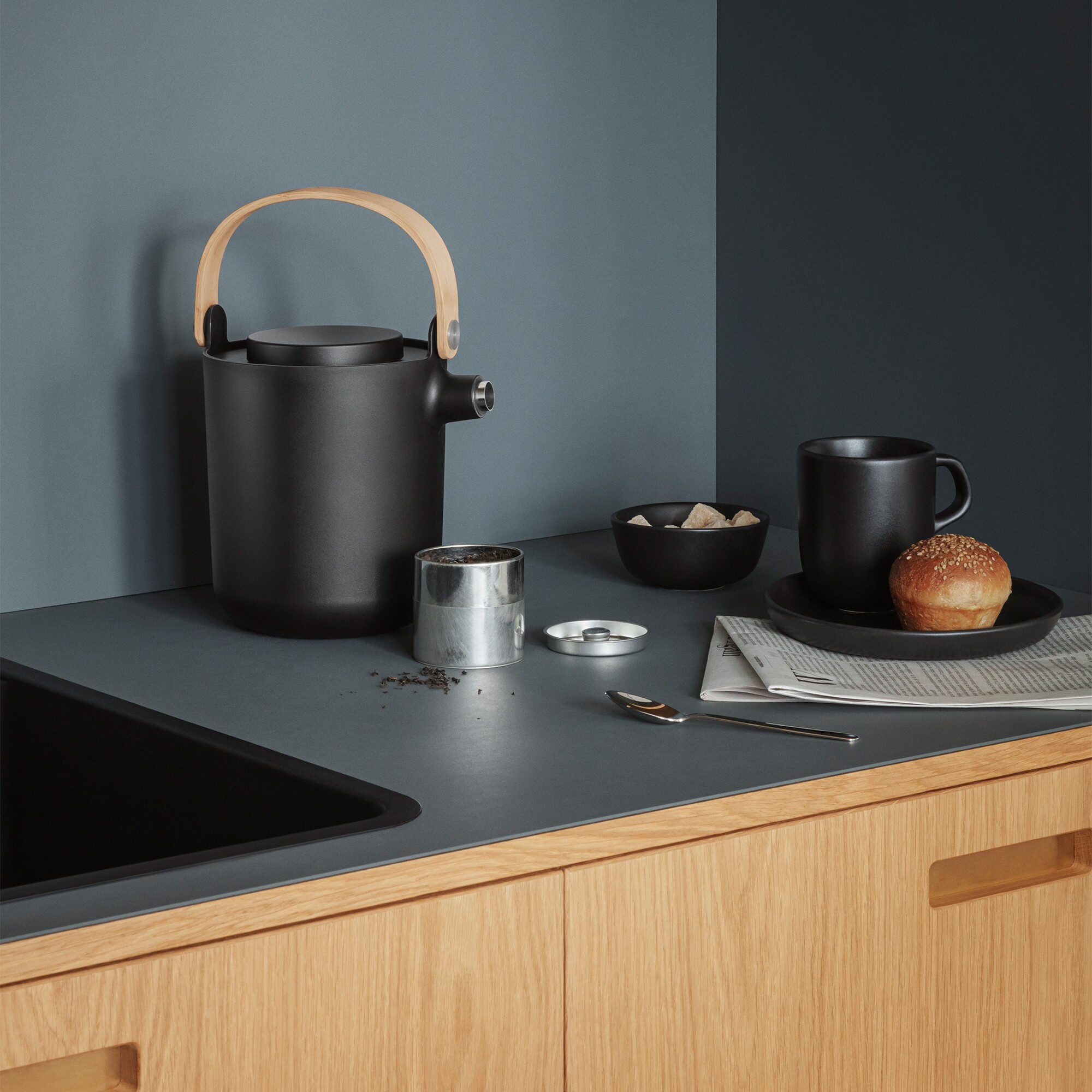 Nordic Kitchen Thermo Teapot