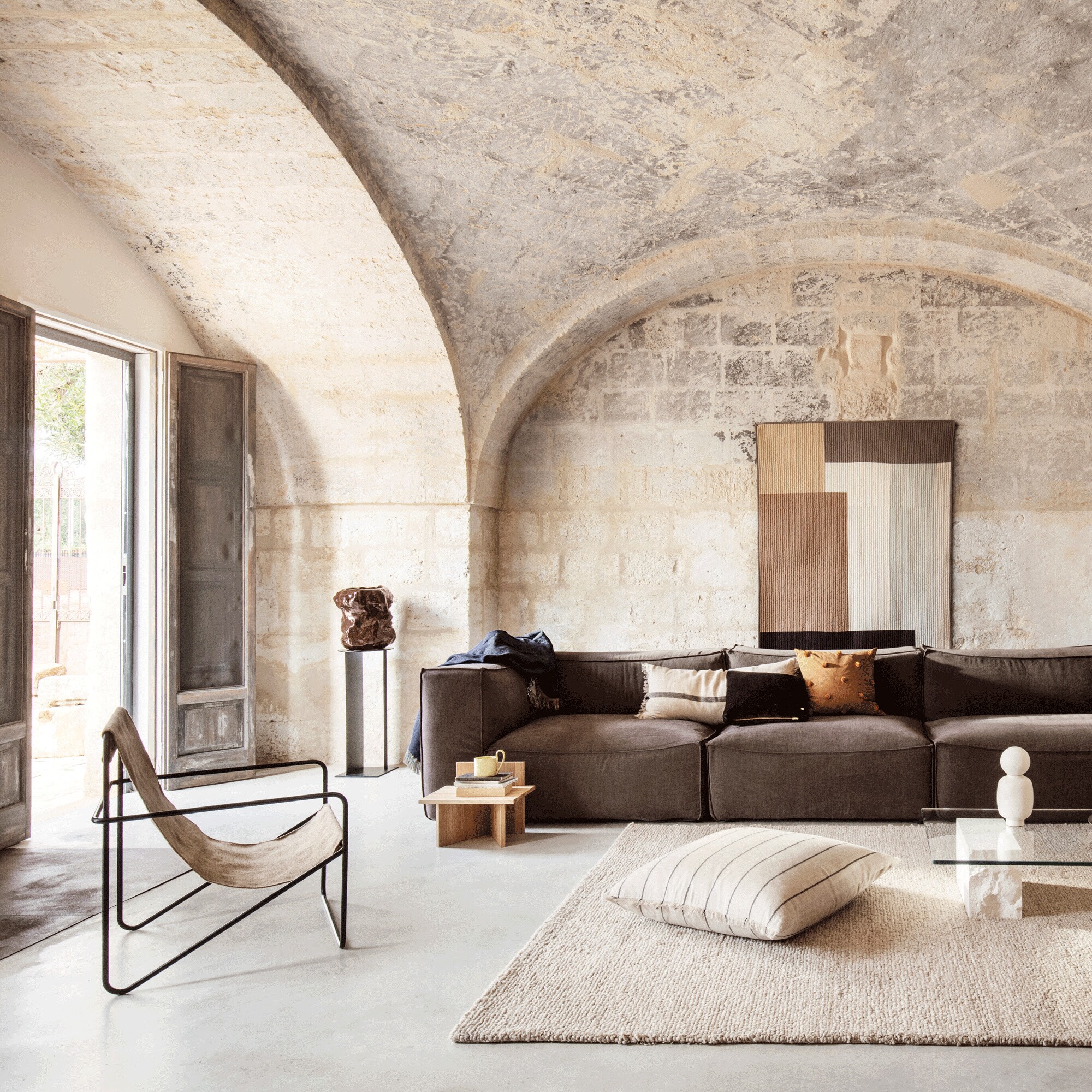 Desert Lounge Chair Black Frame