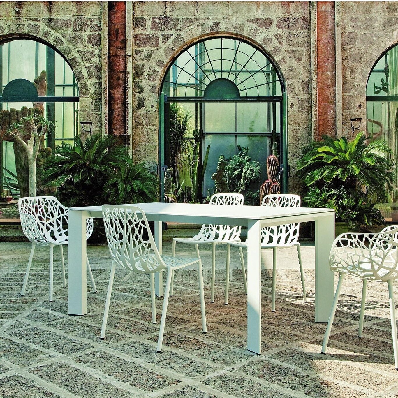 Grande Arche Extendable Garden Table