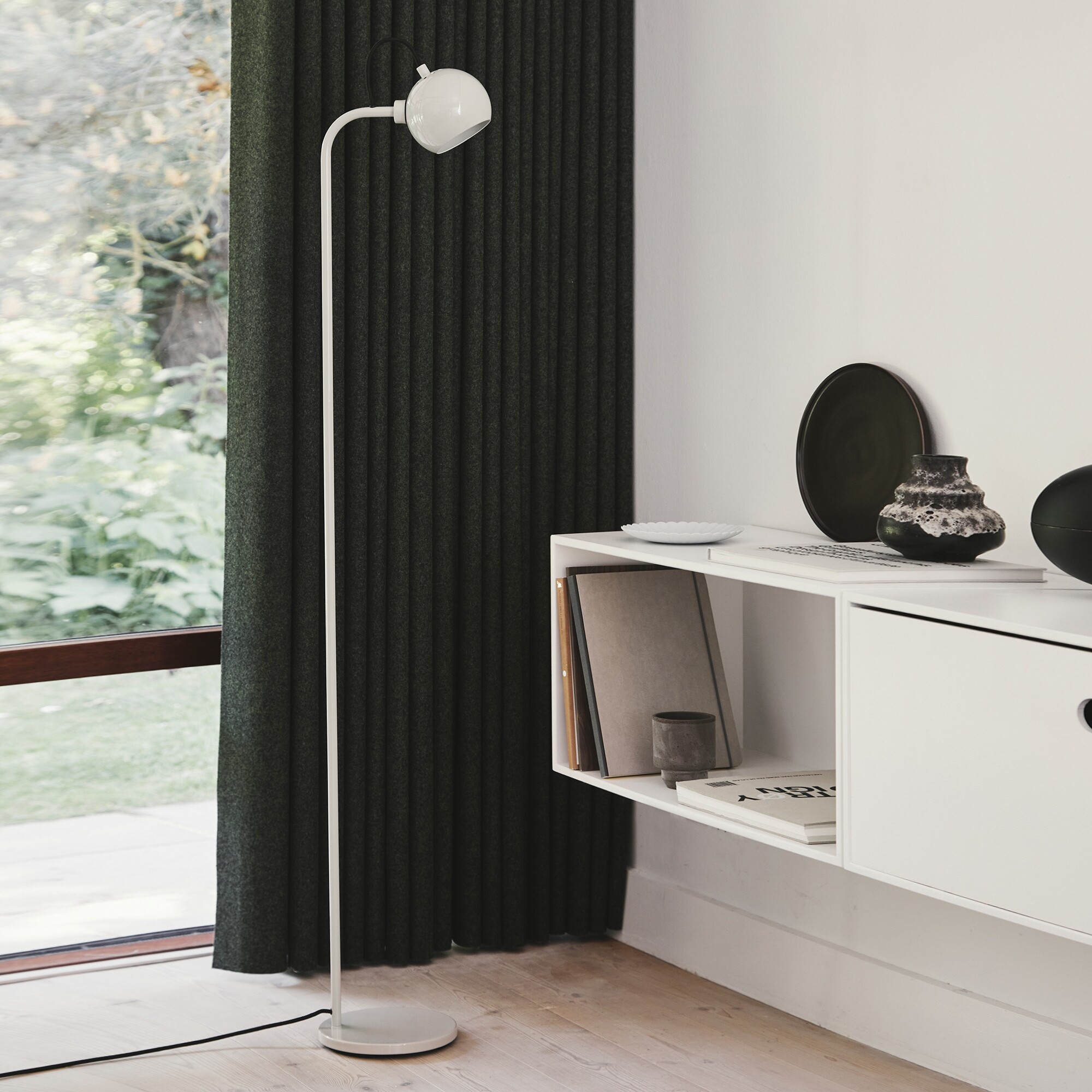 Ball Single Floor Lamp Glossy