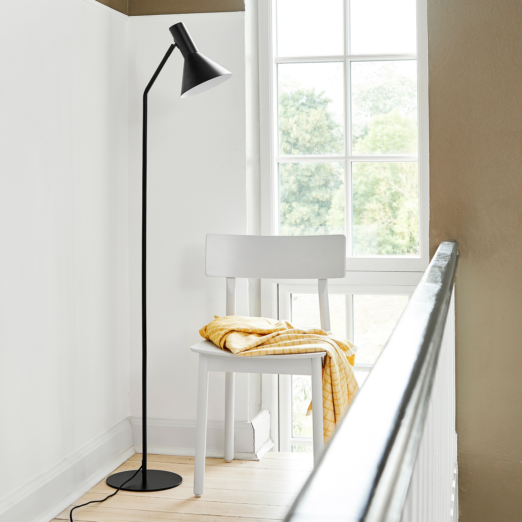 Lyss Floor Lamp