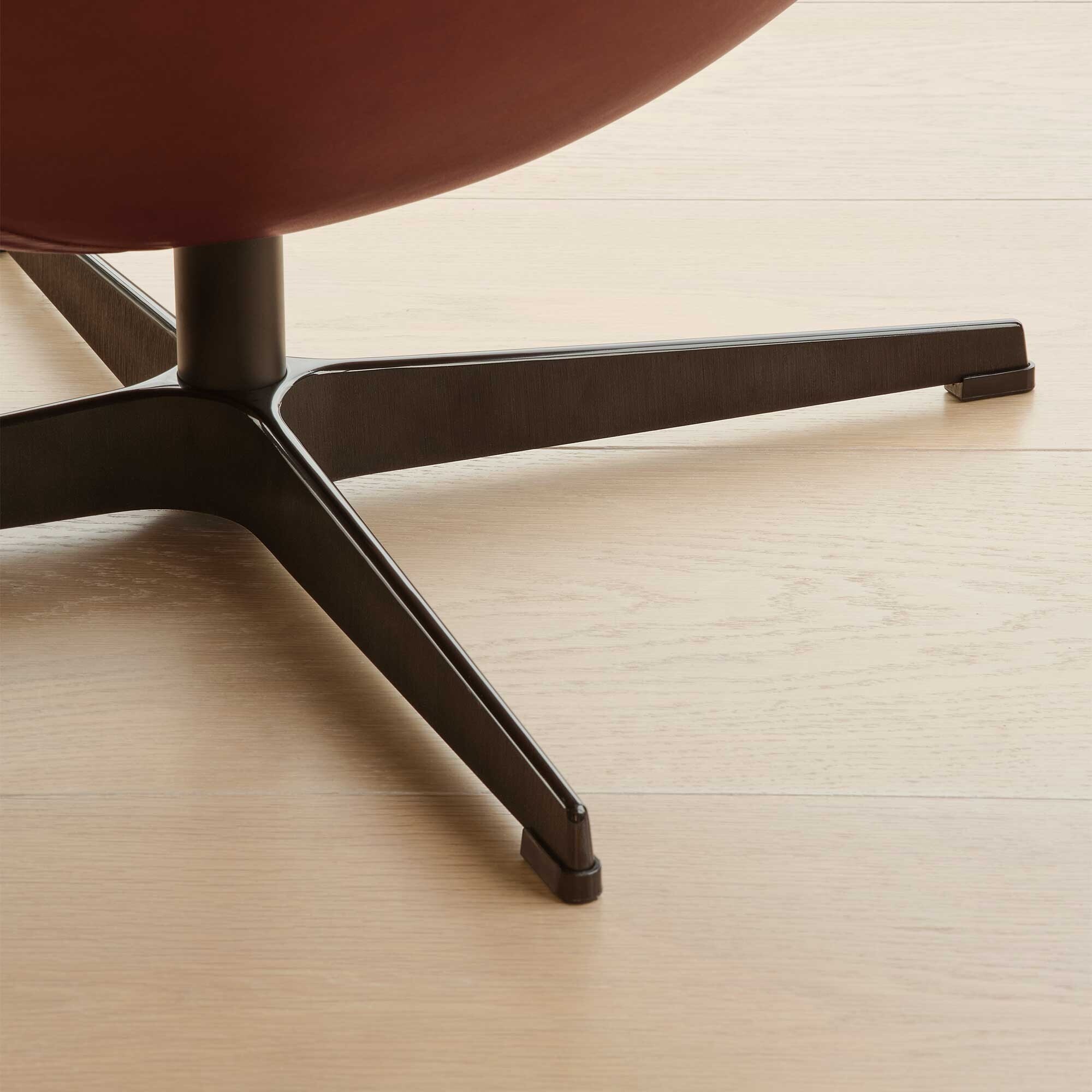 Anniversary Edition 2022 Egg Chair™ Lounge Chair Leather