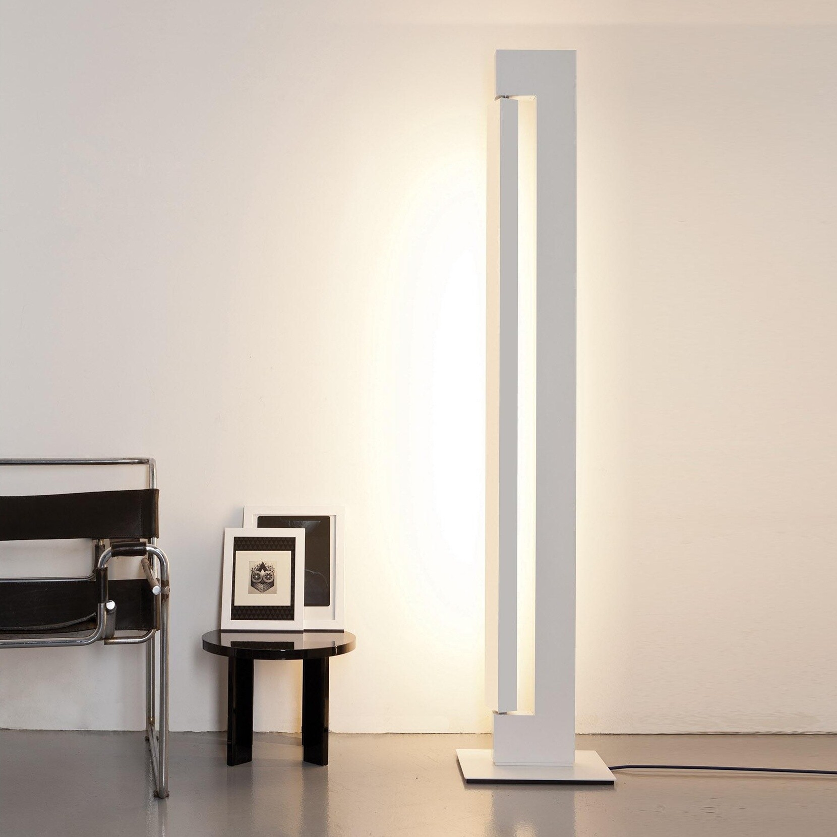 Ara LED Floor Lamp