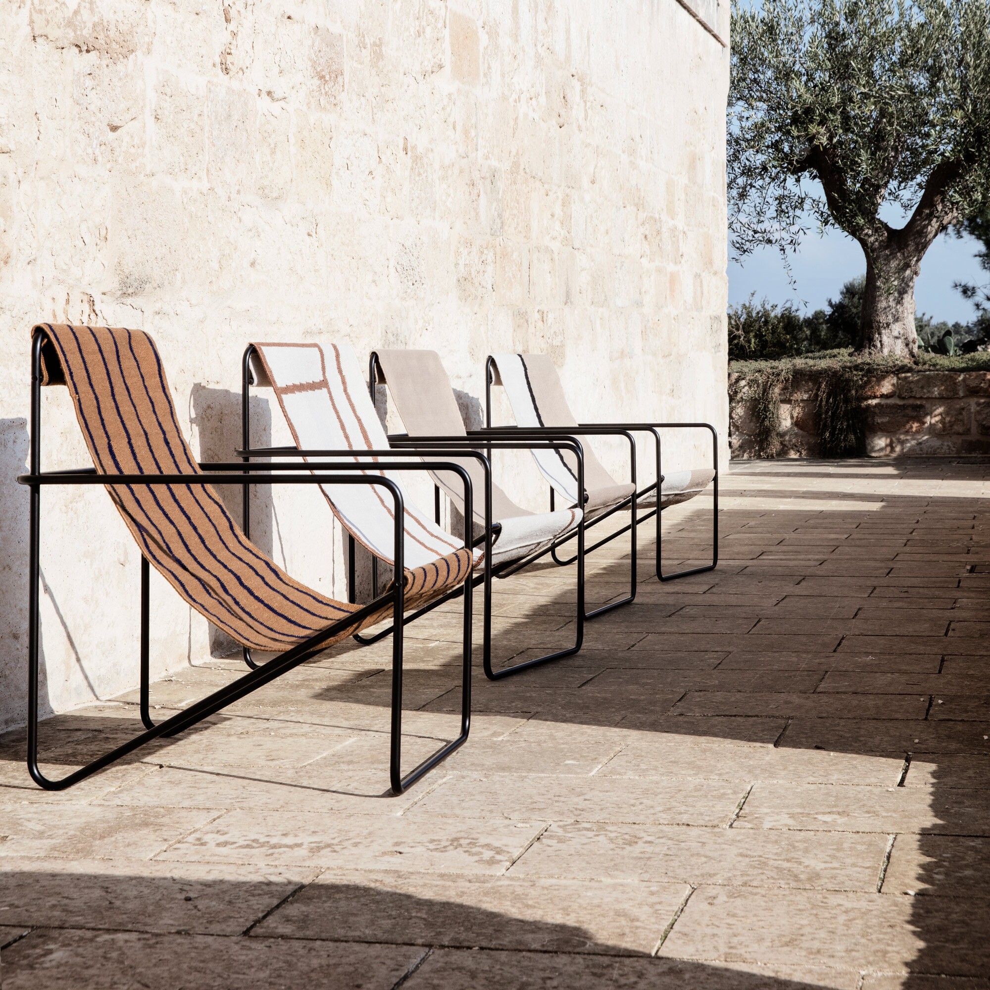 Desert Lounge Chair Black Frame