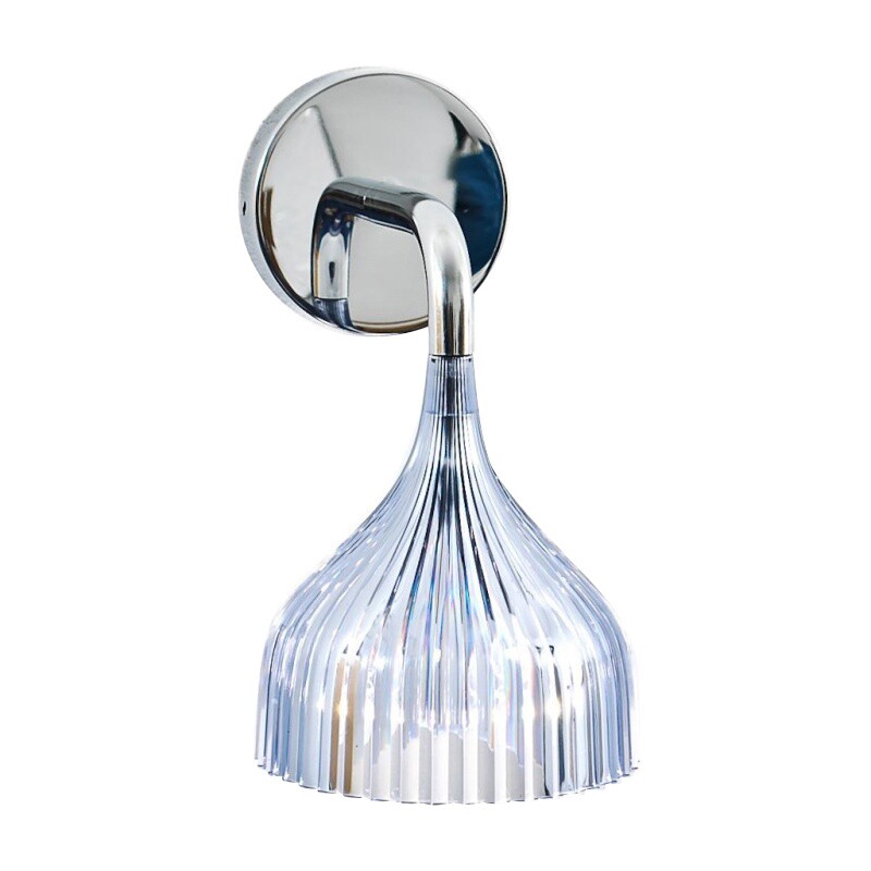 É Wall Lamp