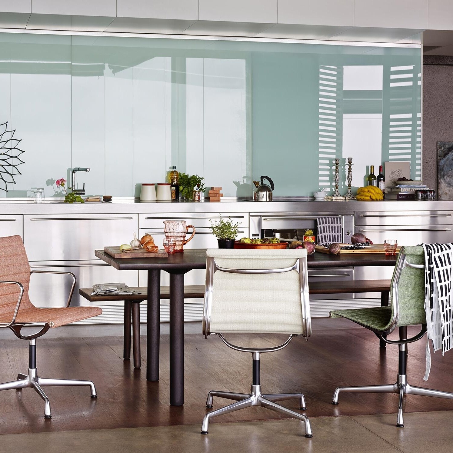 EA 101 Aluminium Chair