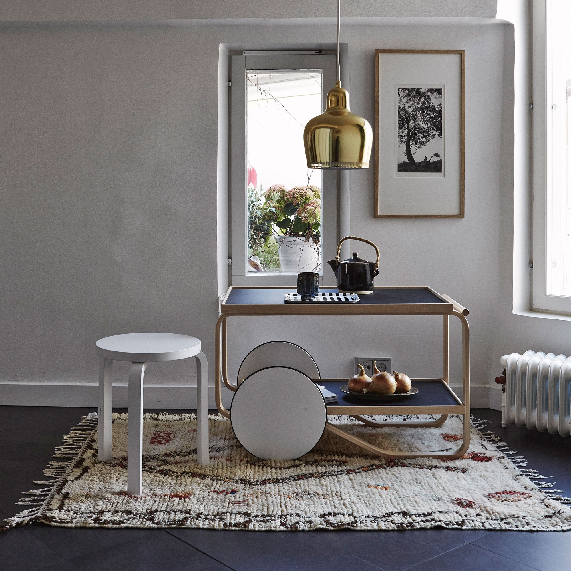 60 Stool Lacquered Base