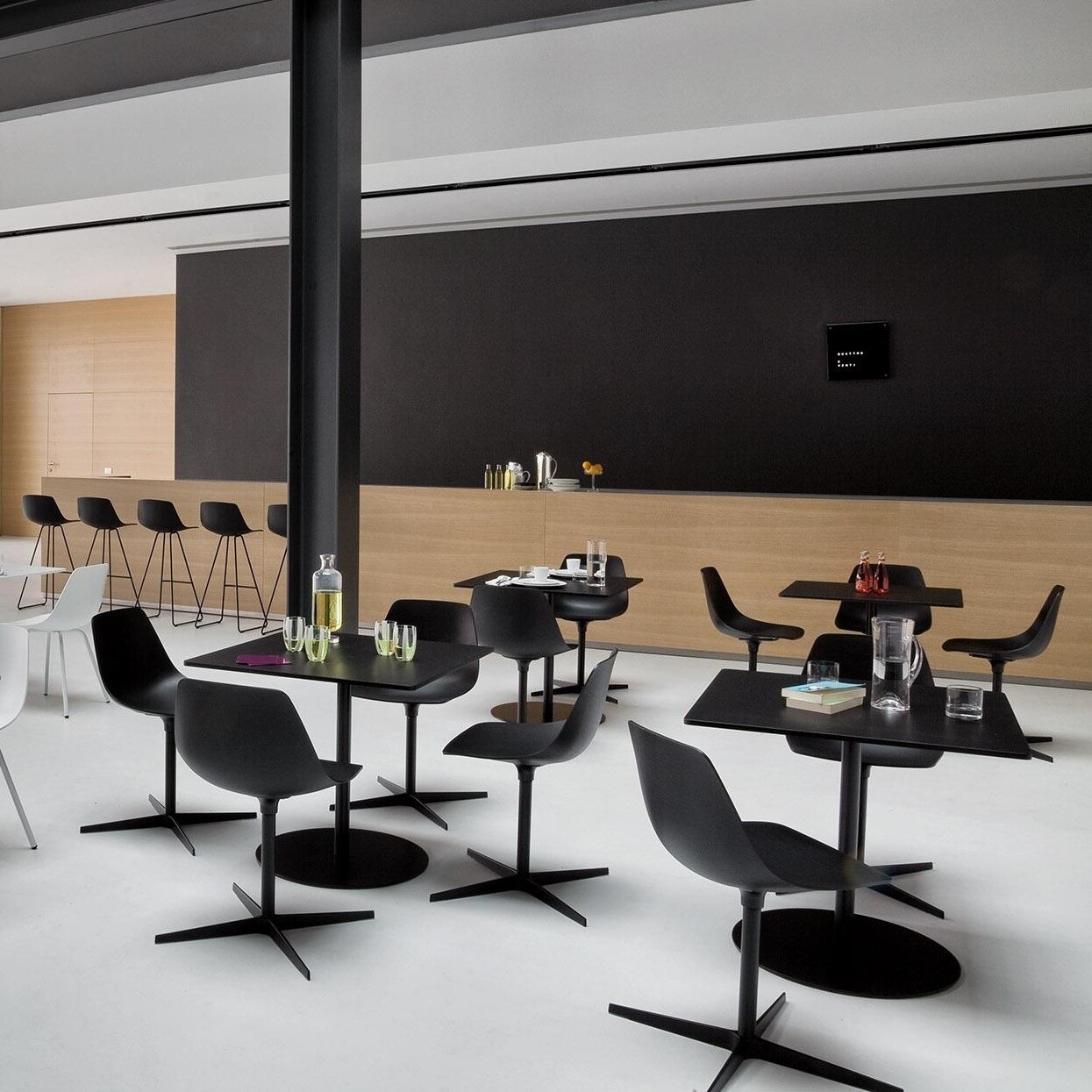 Miunn S162 Chair with Star-Base Black