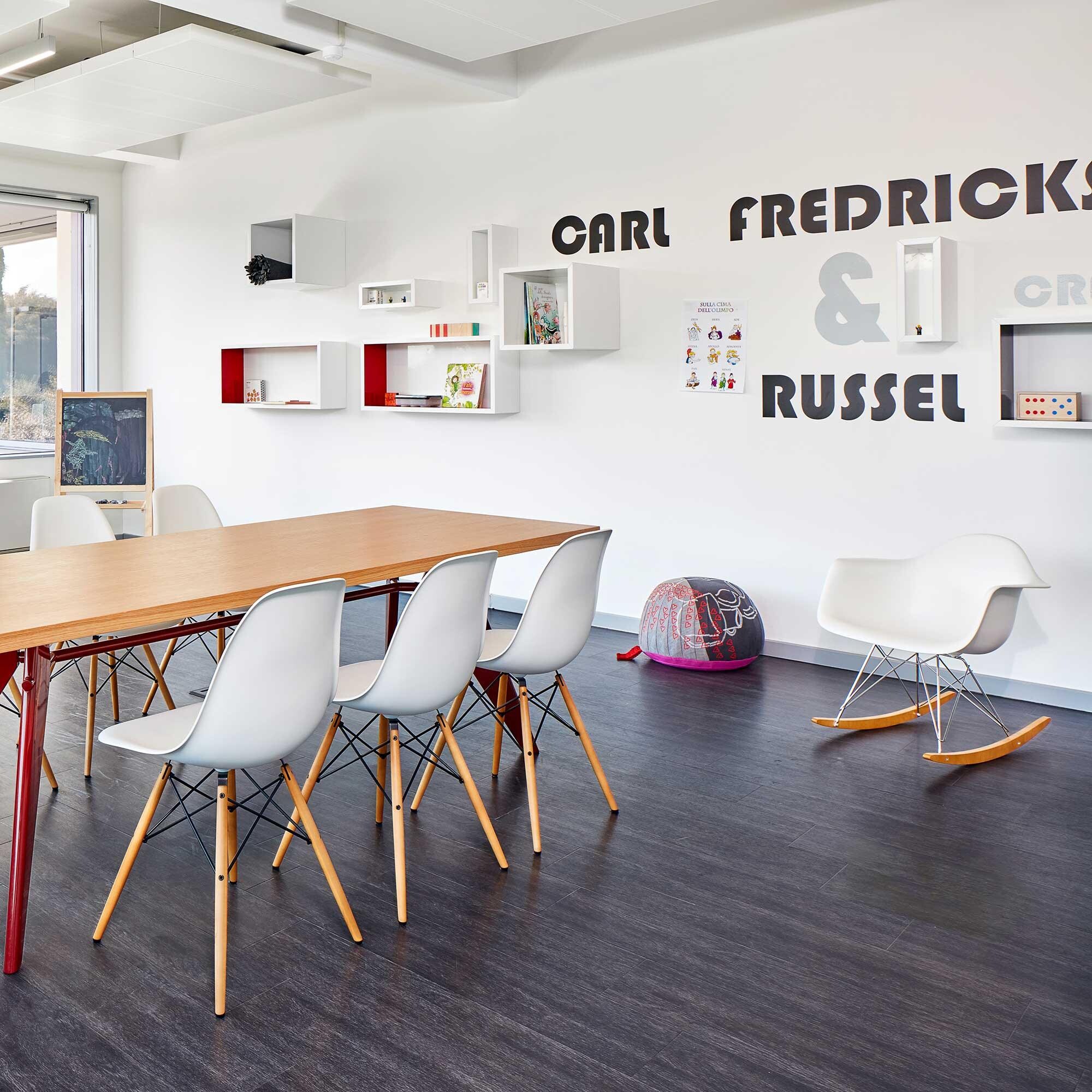 Eames Plastic Side Chair DSW RE Golden Maple