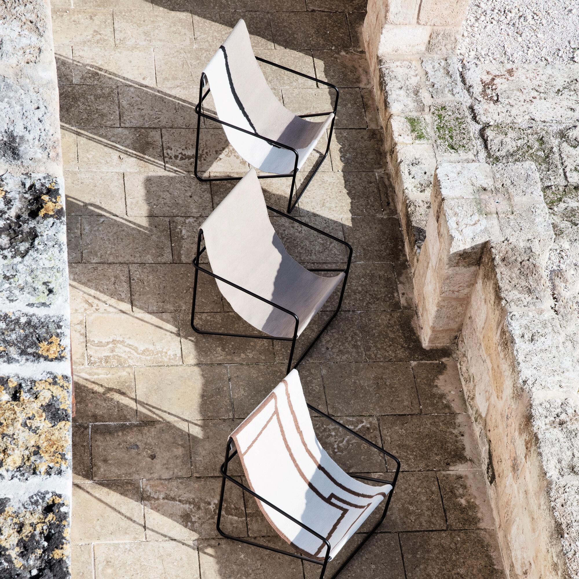 Desert Lounge Chair Black Frame