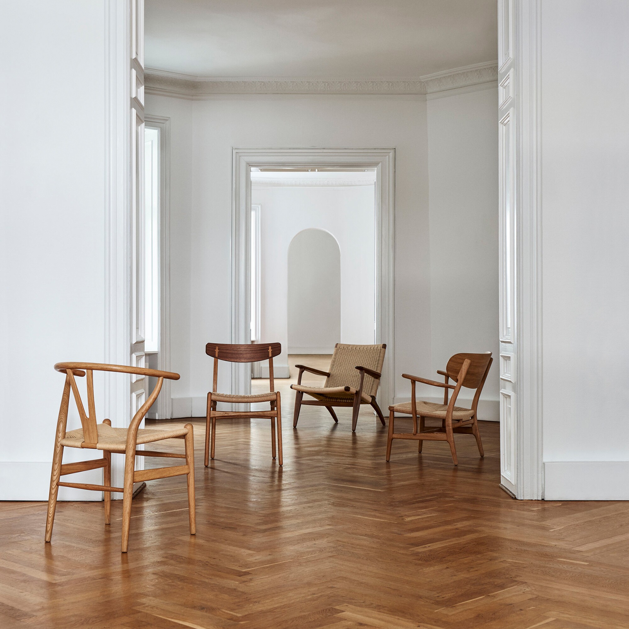 CH25 Easy Chair Frame Walnut