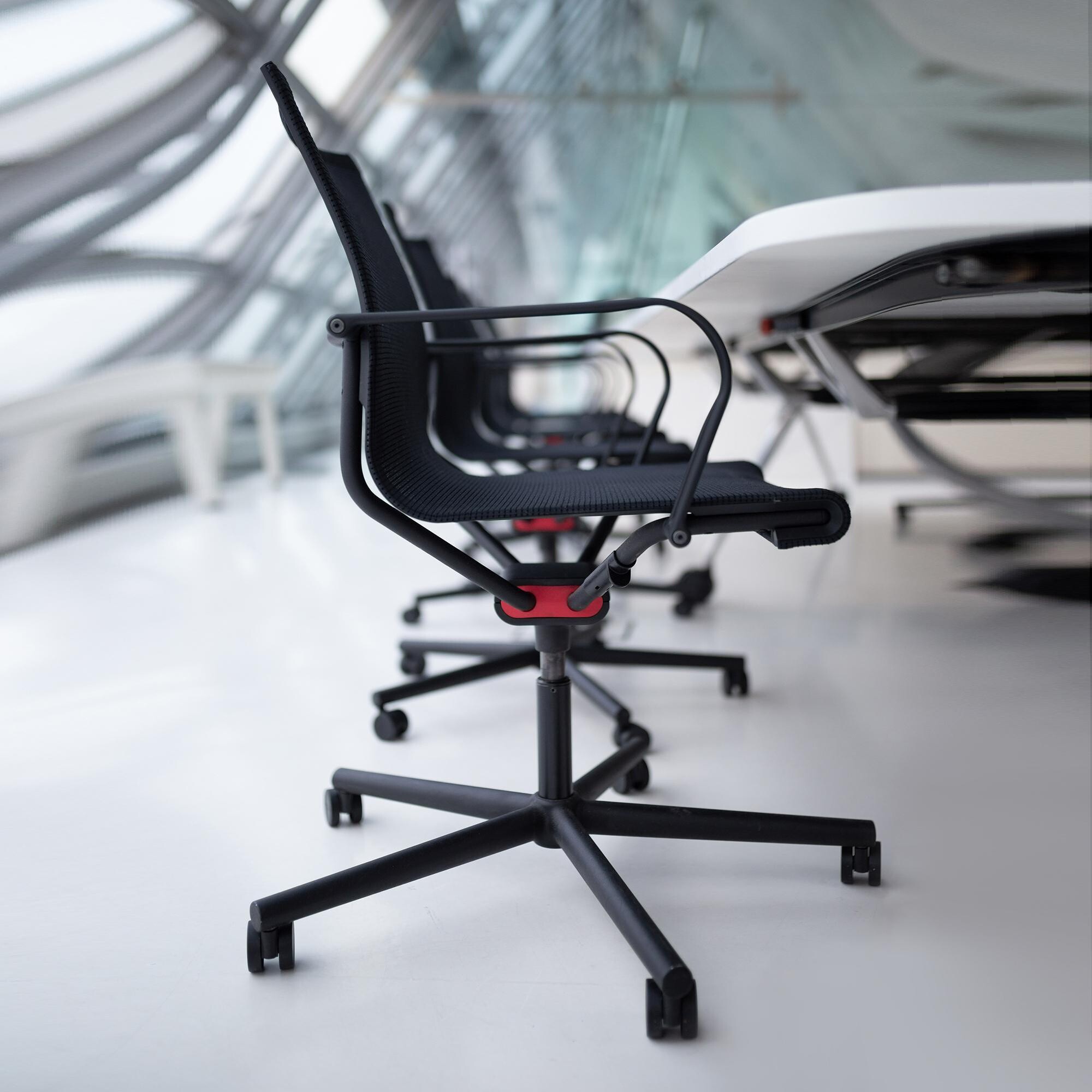 D1 Office Chair with Armrests & Castors Frame